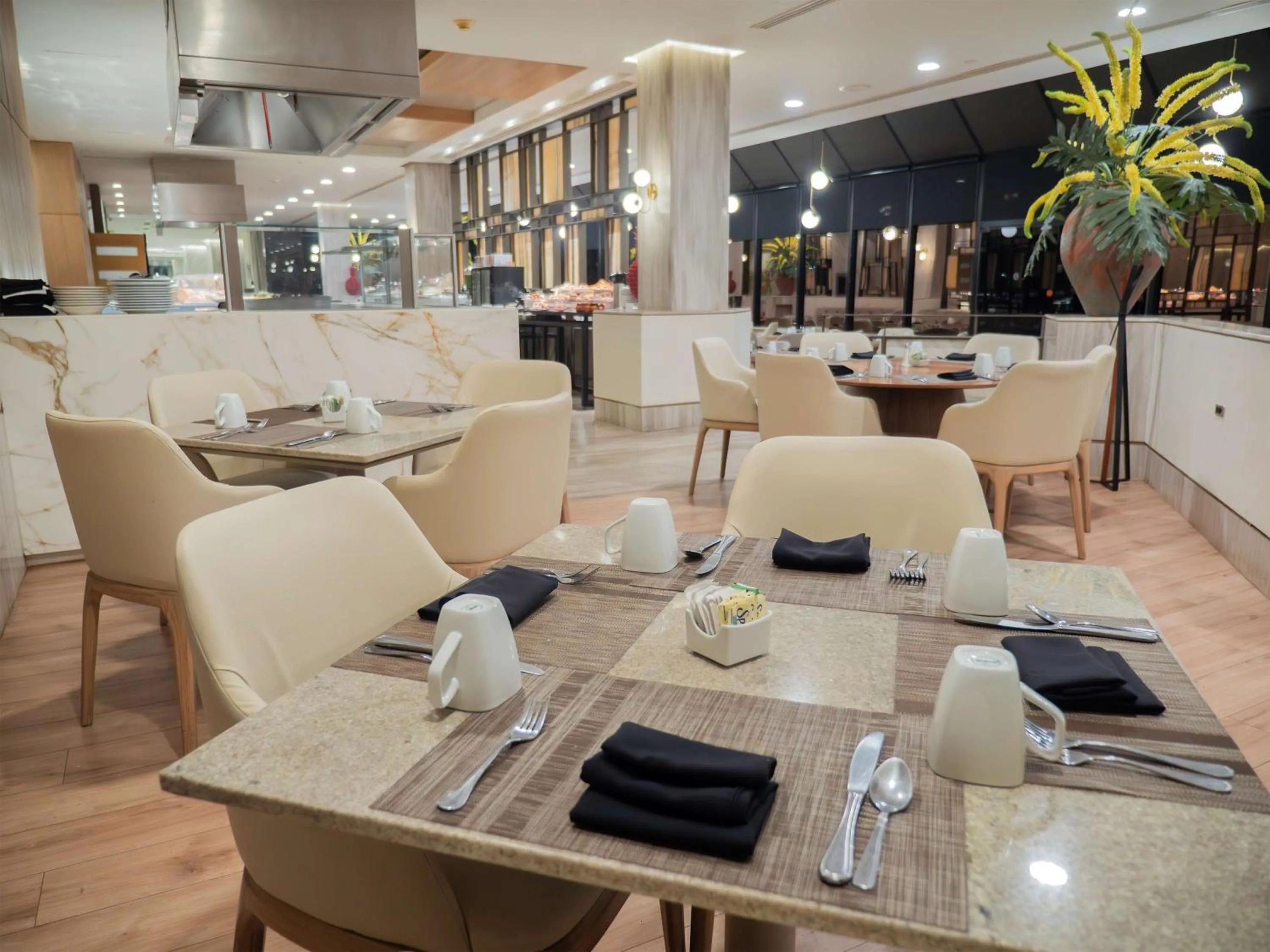Restaurant/places to eat in MS Milenium Monterrey Curio Collection by Hilton