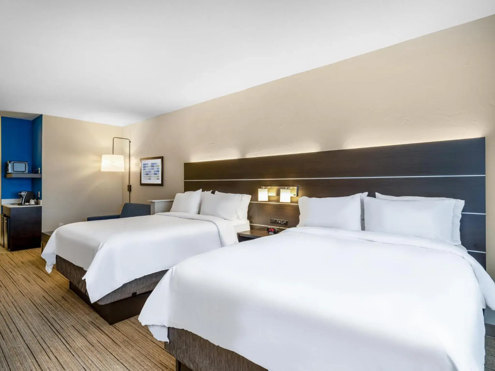 Standard Queen Room with Two Queen Beds in Holiday Inn Express Hotel & Suites Beaumont Northwest by IHG Standard Queen Room with Two Queen Beds in Holiday Inn Express Hotel & Suites Beaumont Northwest by IHG