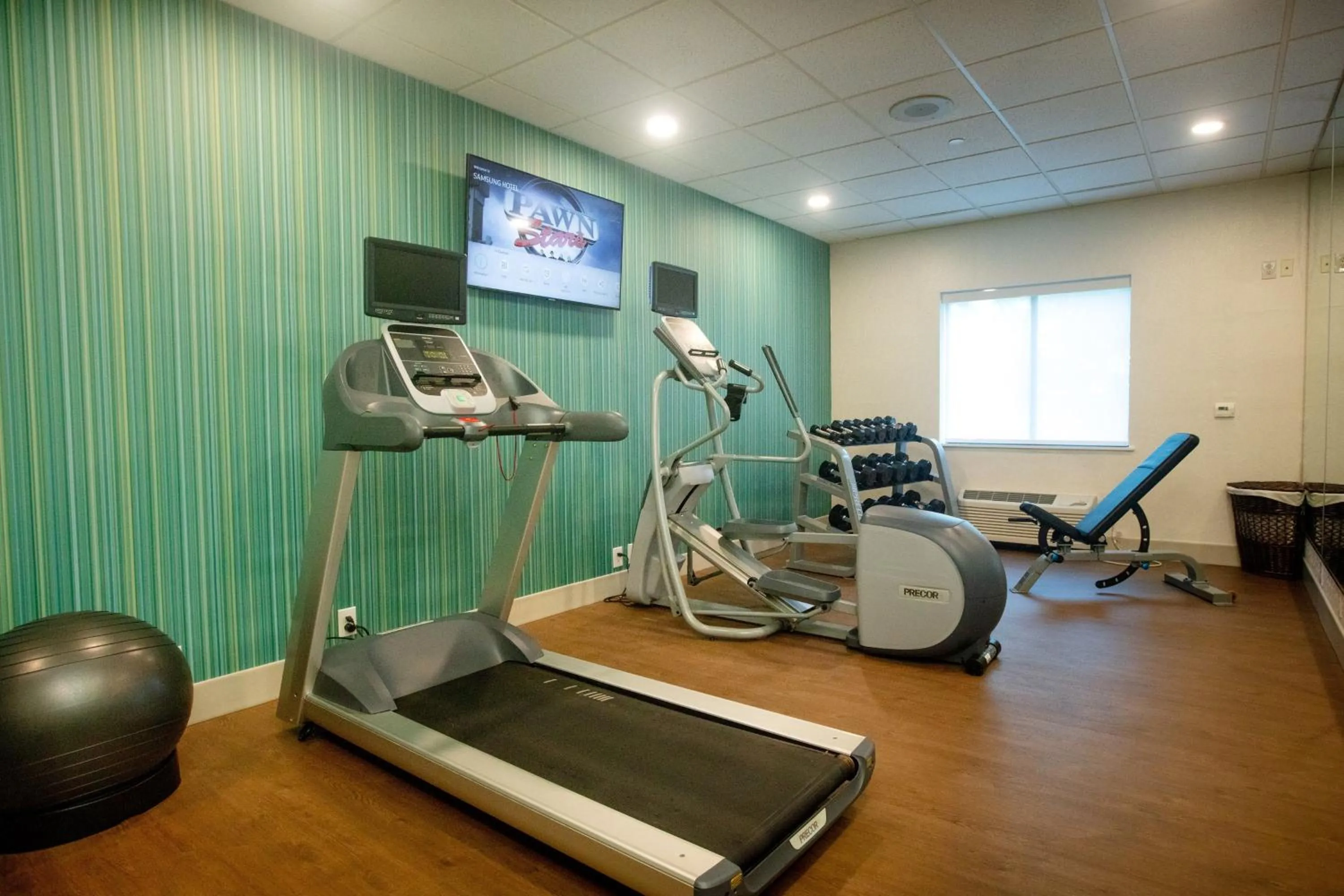 Fitness centre/facilities in Holiday Inn Express Hotel & Suites Beaumont Northwest by IHG