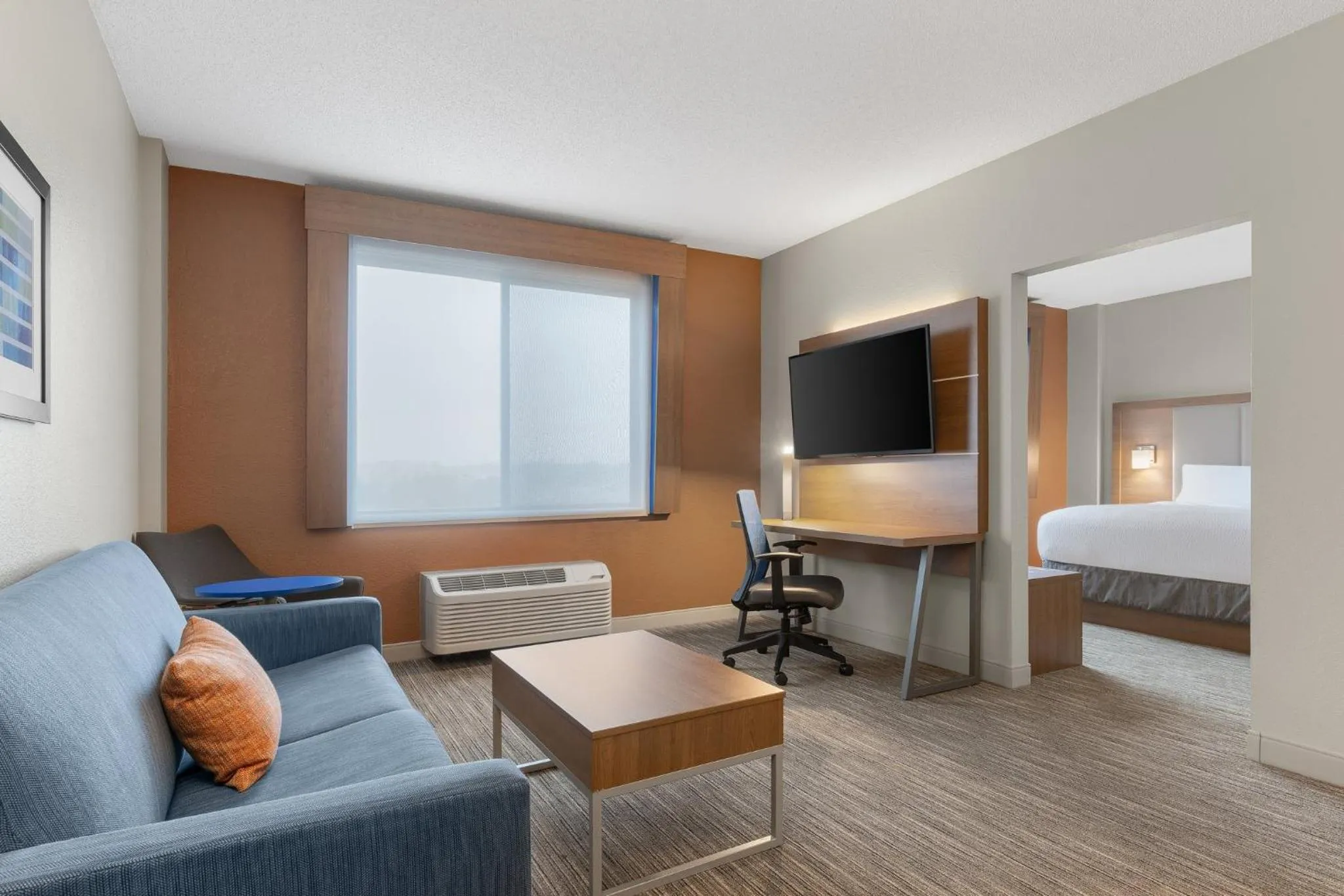 Photo of the whole room, Bed in Holiday Inn Express Hotel & Suites Coralville by IHG