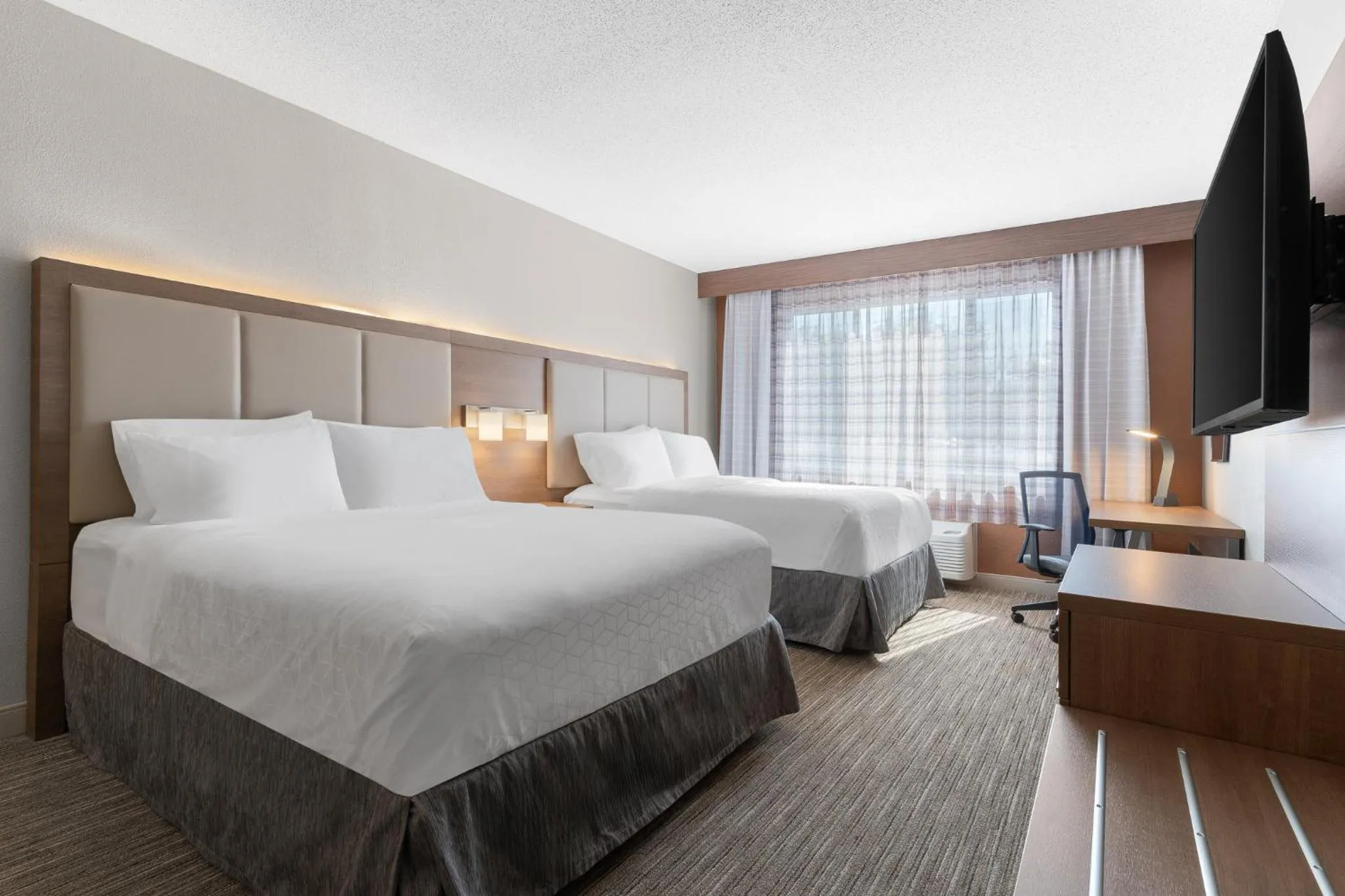 Photo of the whole room, Bed in Holiday Inn Express Hotel & Suites Coralville by IHG