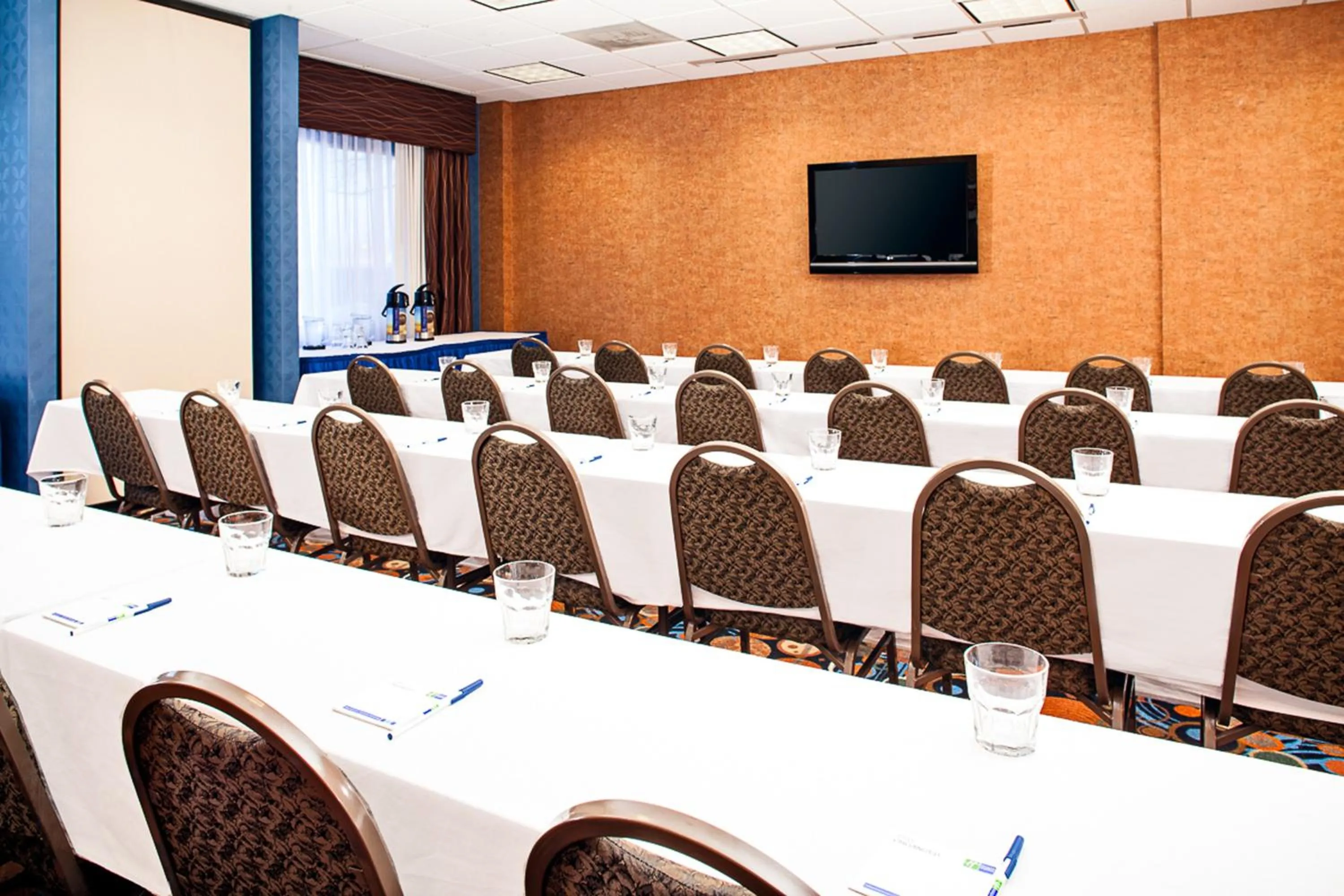 Meeting/conference room in Holiday Inn Express Hotel & Suites Coralville by IHG
