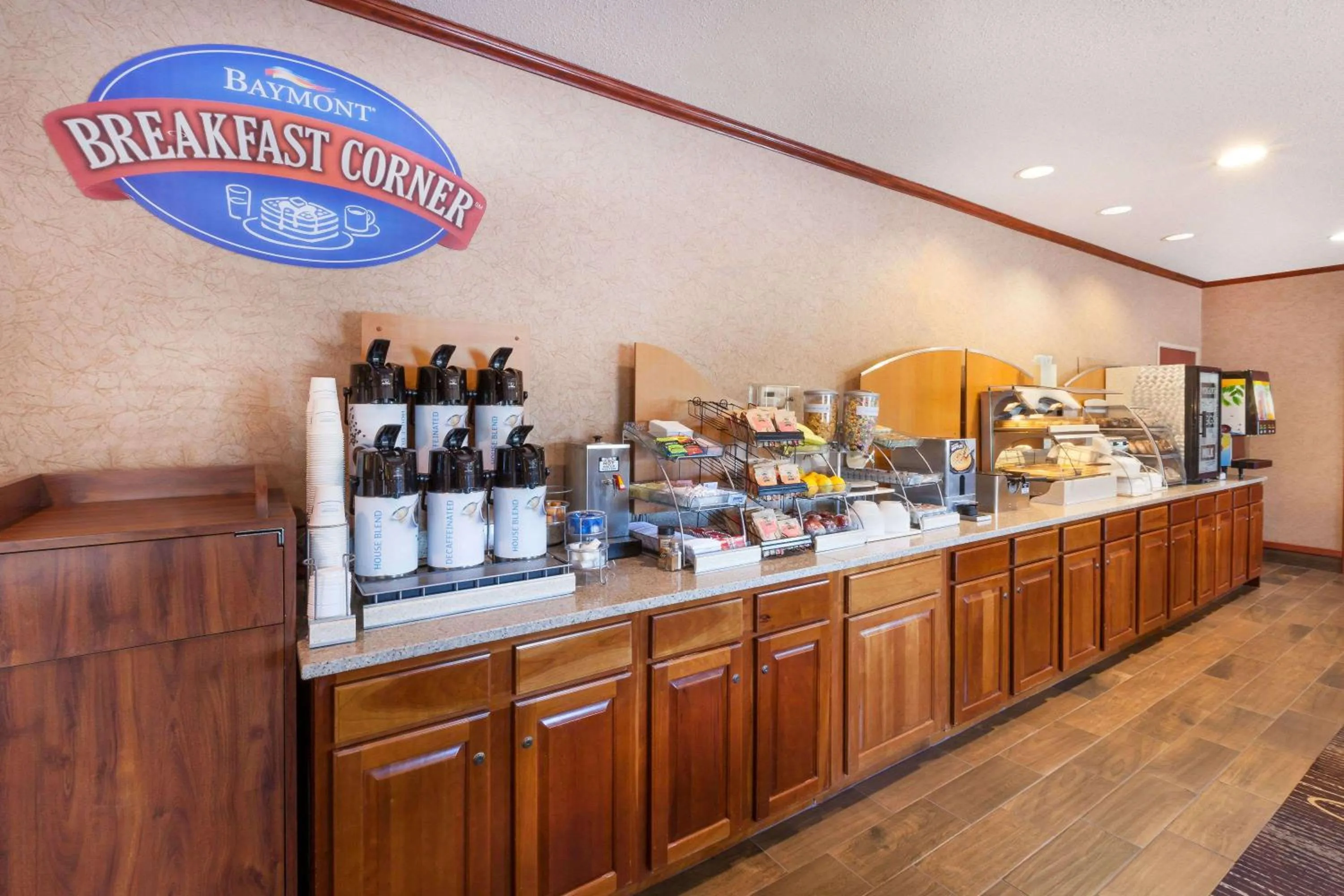 Restaurant/places to eat in Baymont by Wyndham Chelsea