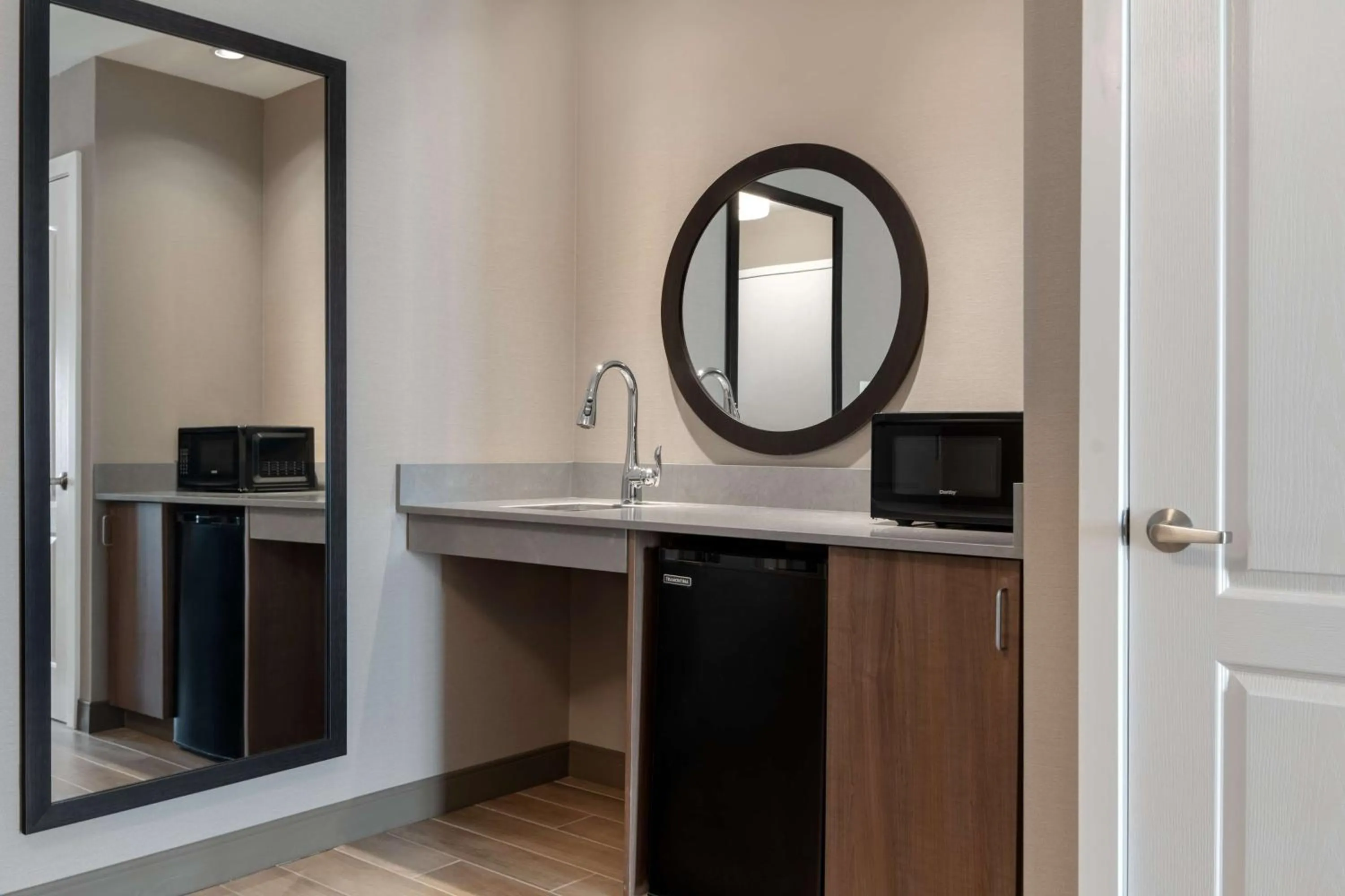 Photo of the whole room in Hampton Inn & Suites Billings West I-90