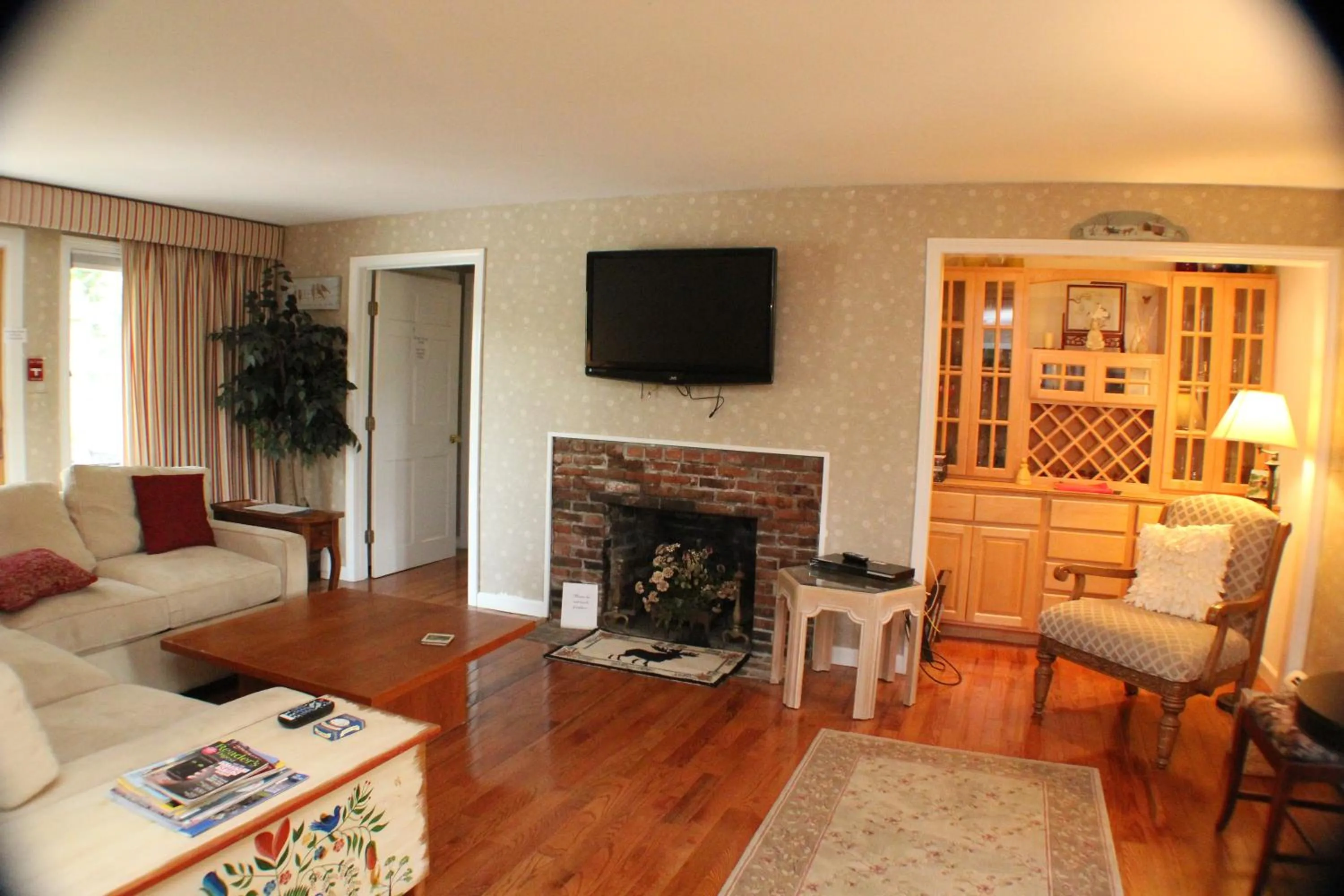 TV and multimedia in The Inn at Quail Run