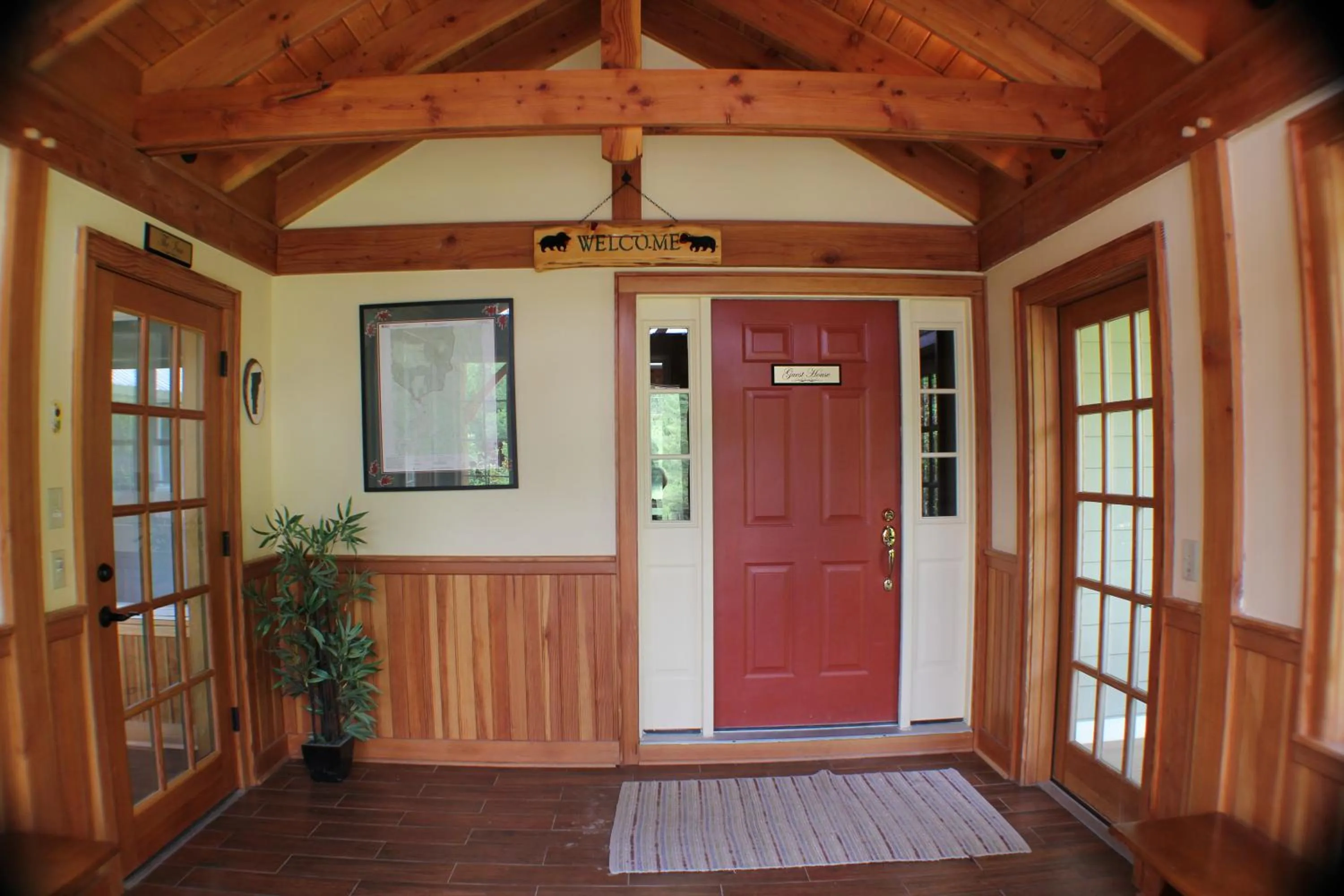Facade/entrance in The Inn at Quail Run