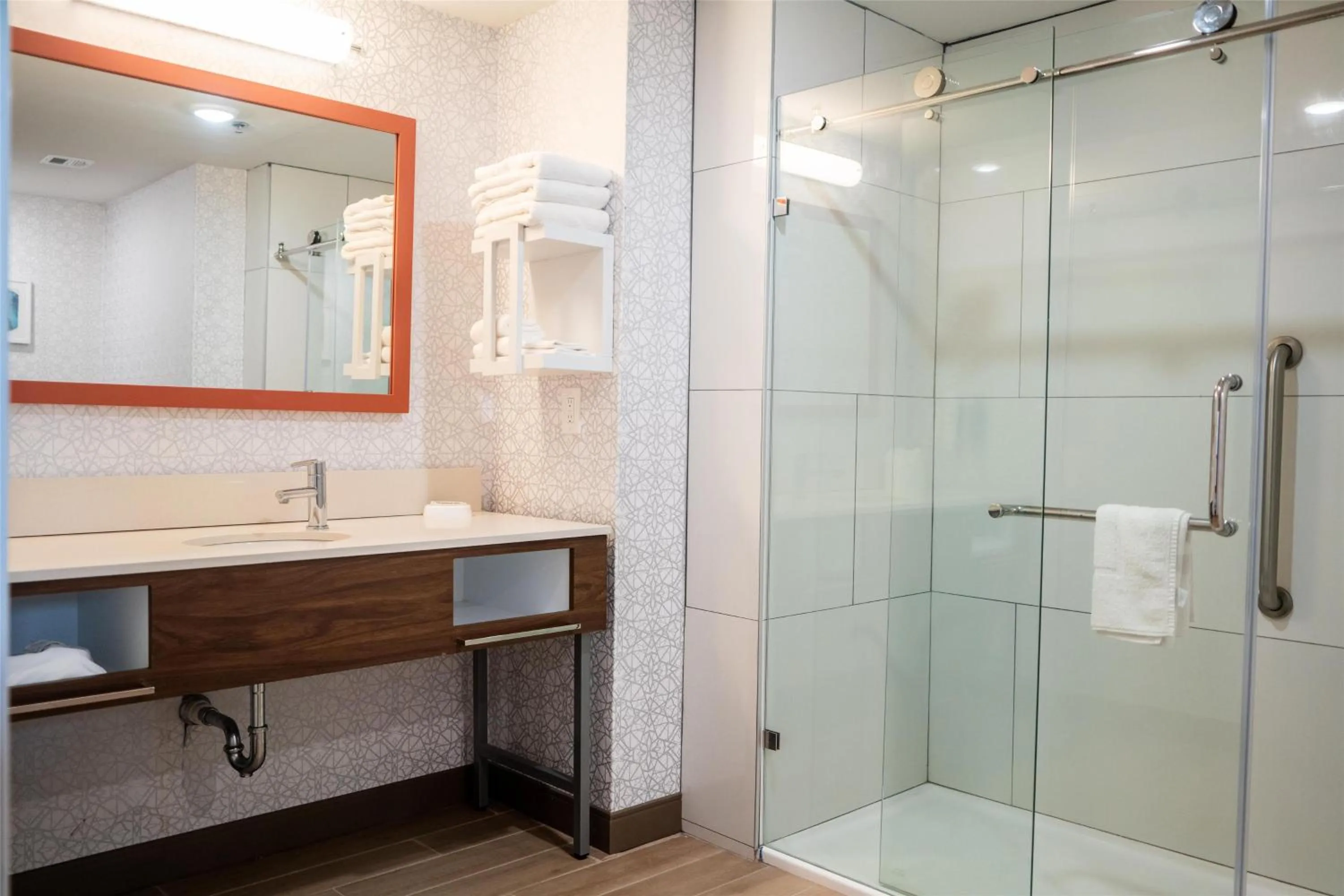 Bathroom in Hampton Inn Gonzales