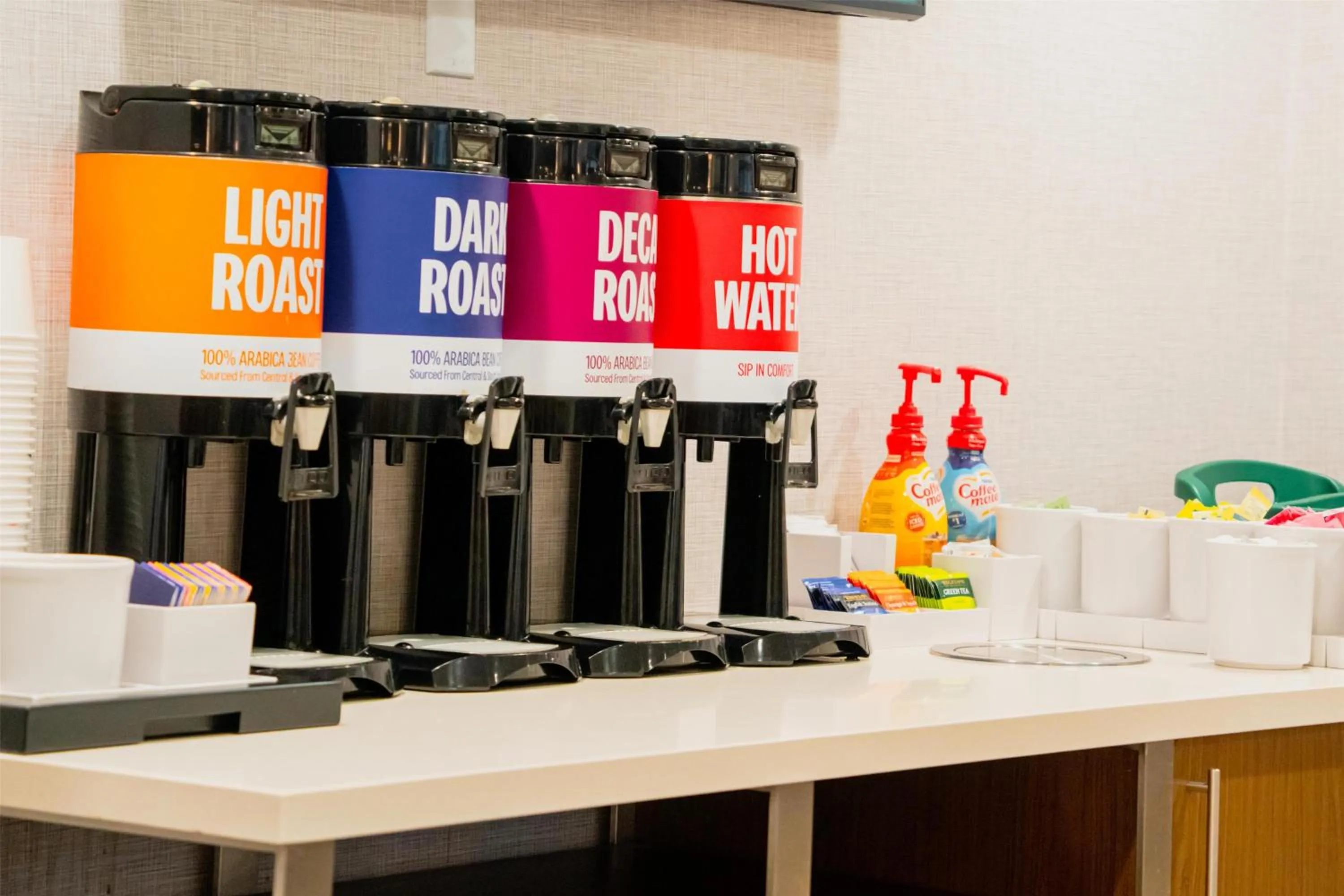 Dining area in Hampton Inn Gonzales