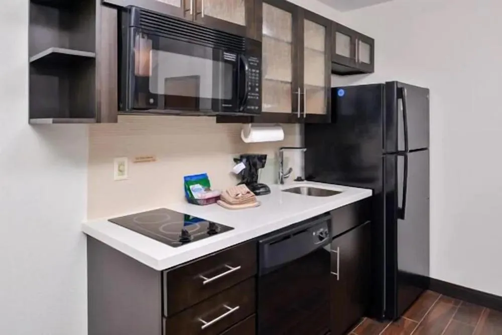 Kitchen or kitchenette in Candlewood Suites Beaumont by IHG