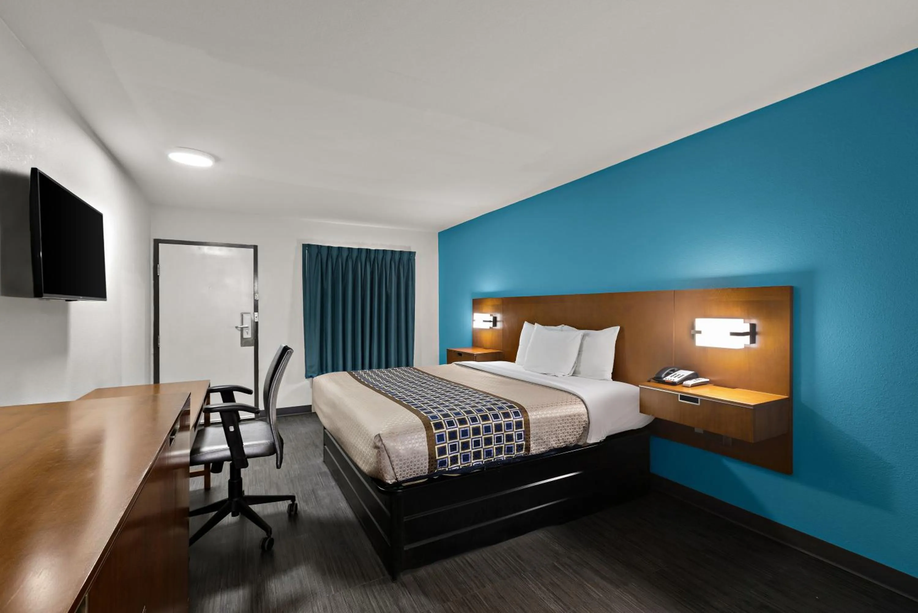 Bed in Rodeway Inn Commerce