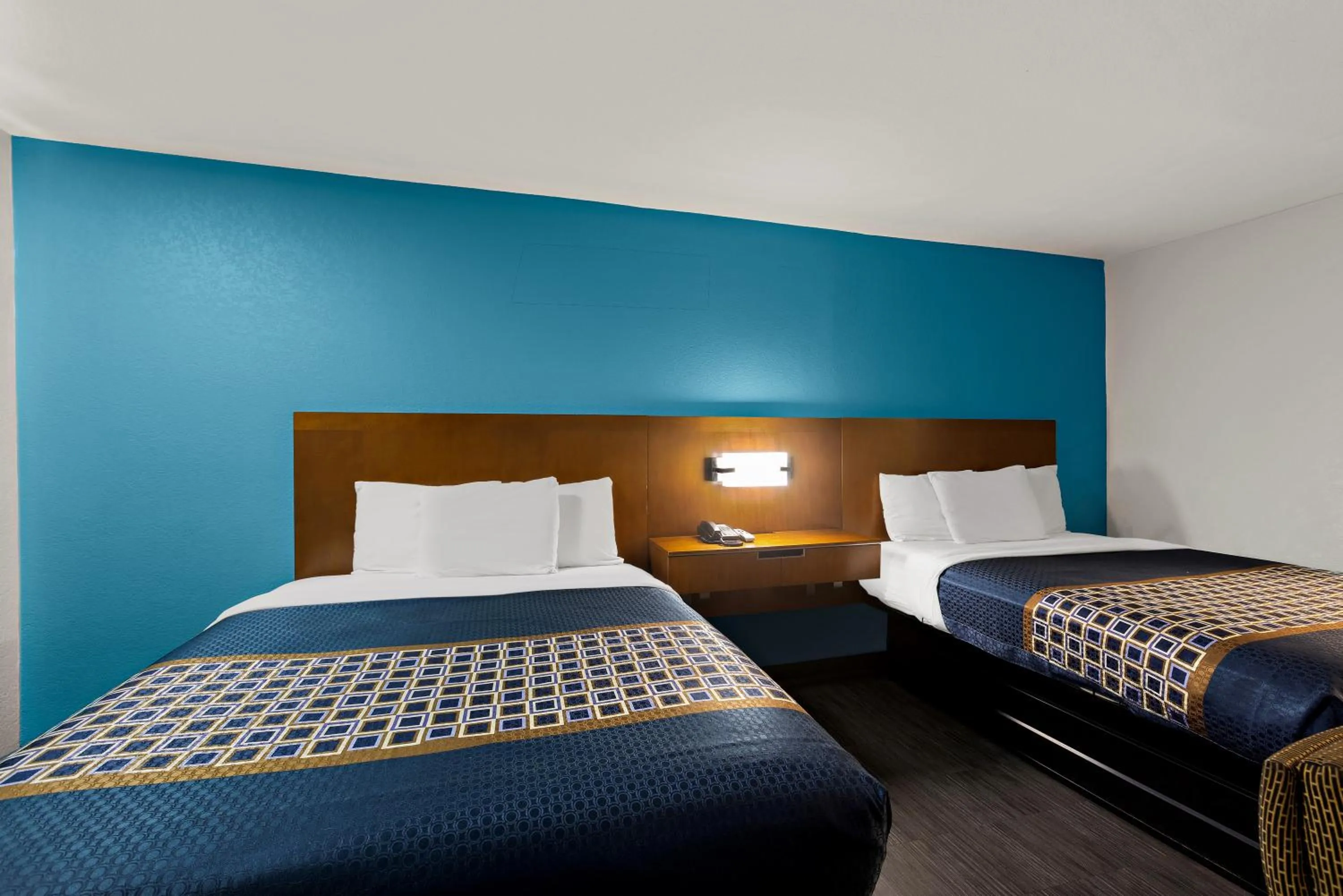 Bed in Rodeway Inn Commerce