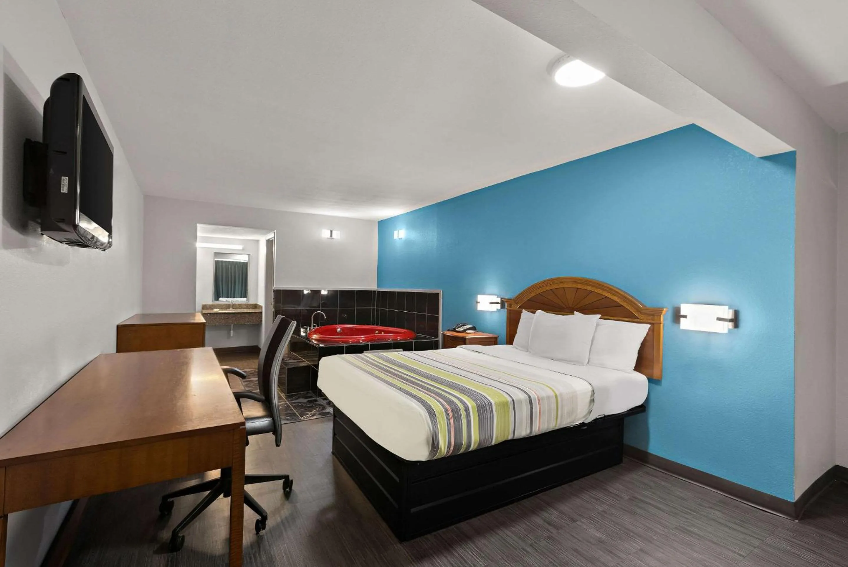 Bedroom, Bed in Rodeway Inn Commerce