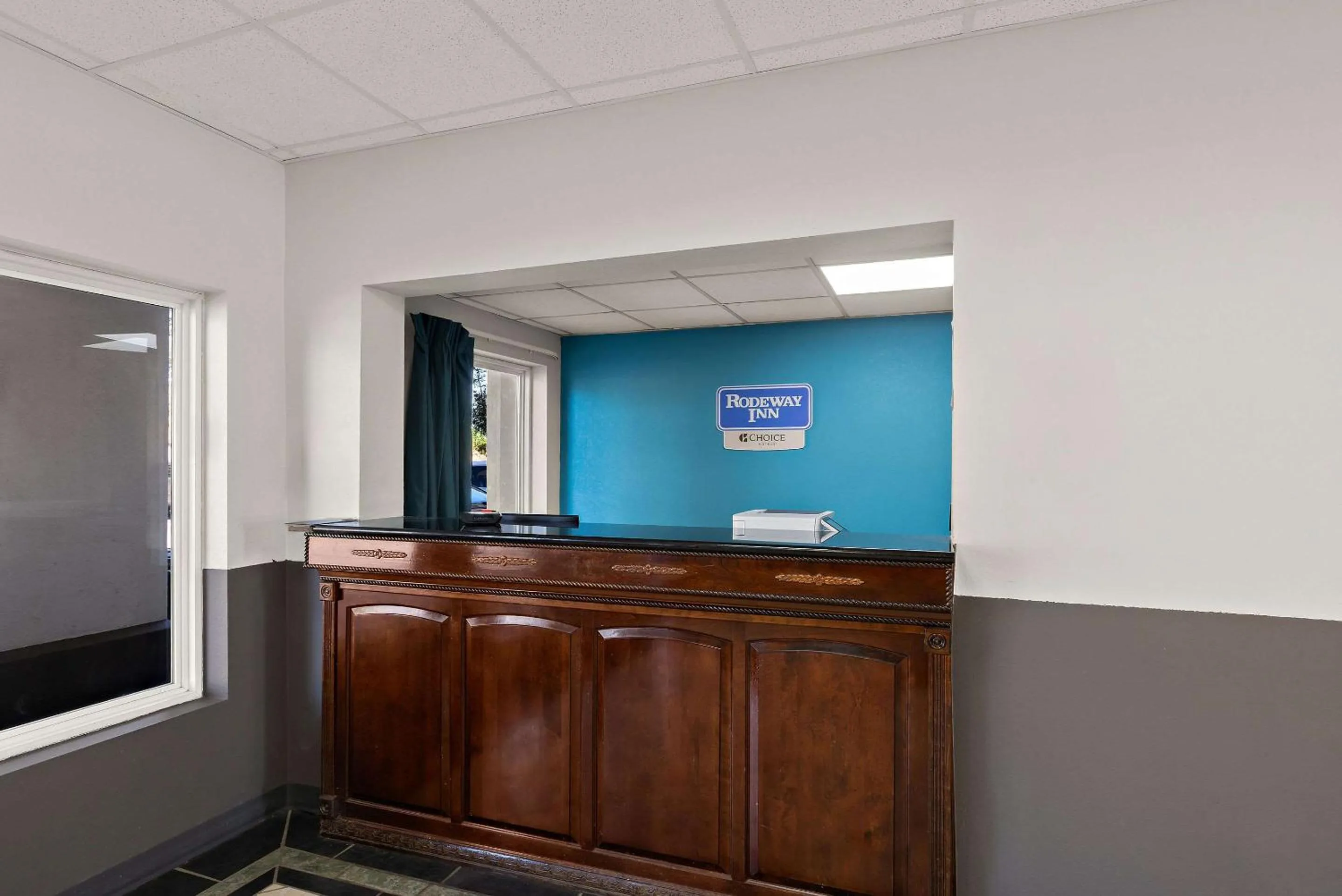 Lobby or reception in Rodeway Inn Commerce