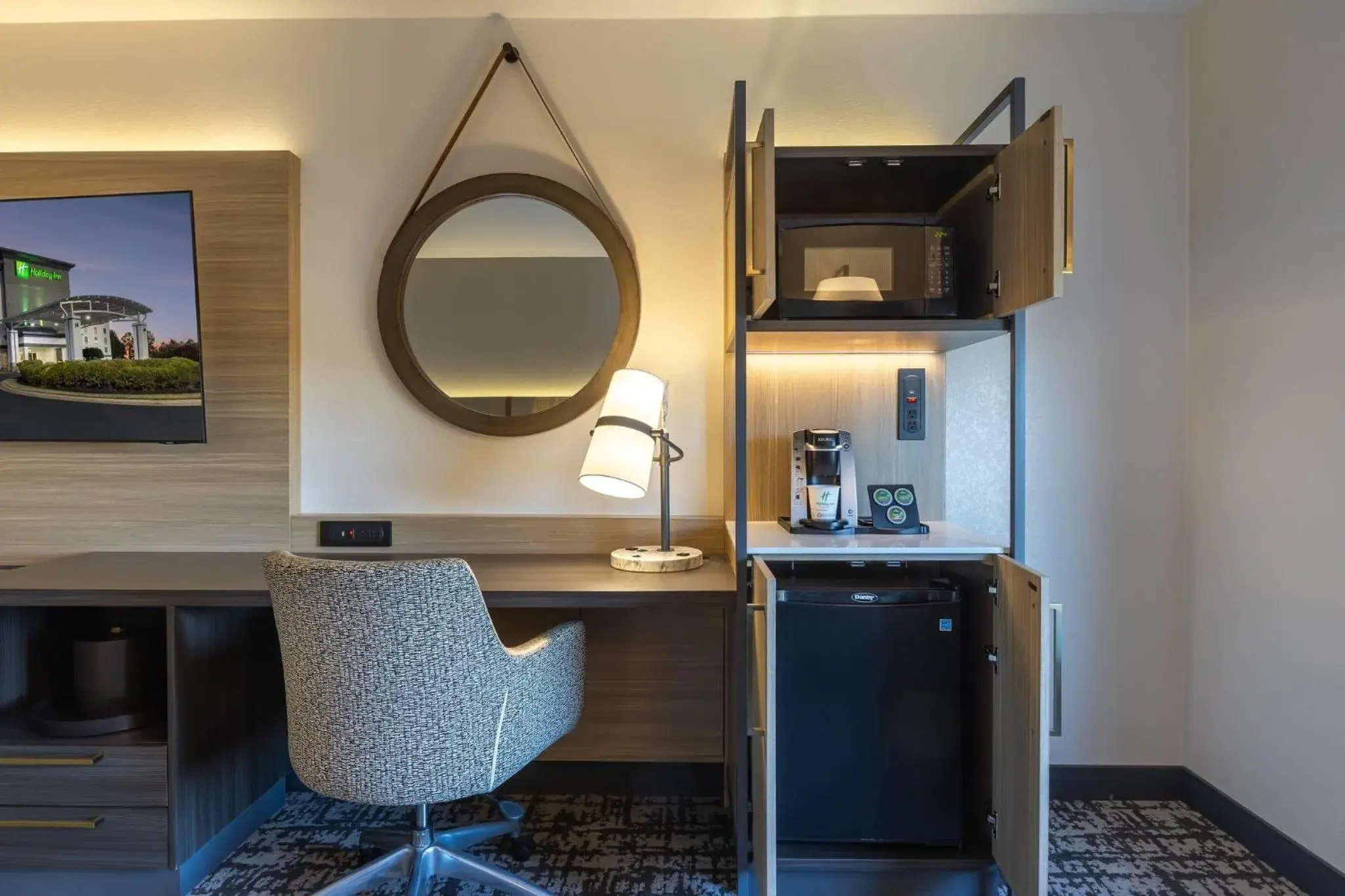 Standard Room with Two Queen Beds in Holiday Inn Anderson by IHG Standard Room with Two Queen Beds in Holiday Inn Anderson by IHG