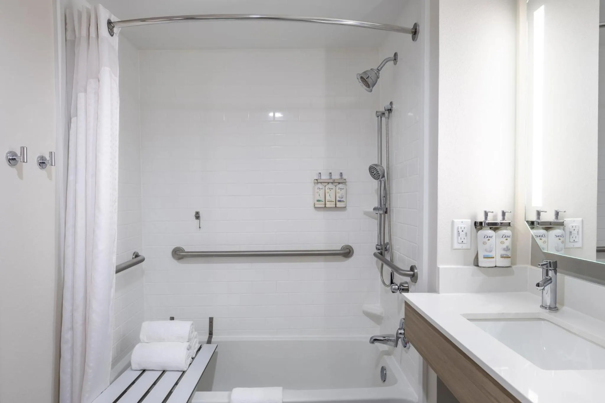 Photo of the whole room in Holiday Inn Anderson by IHG