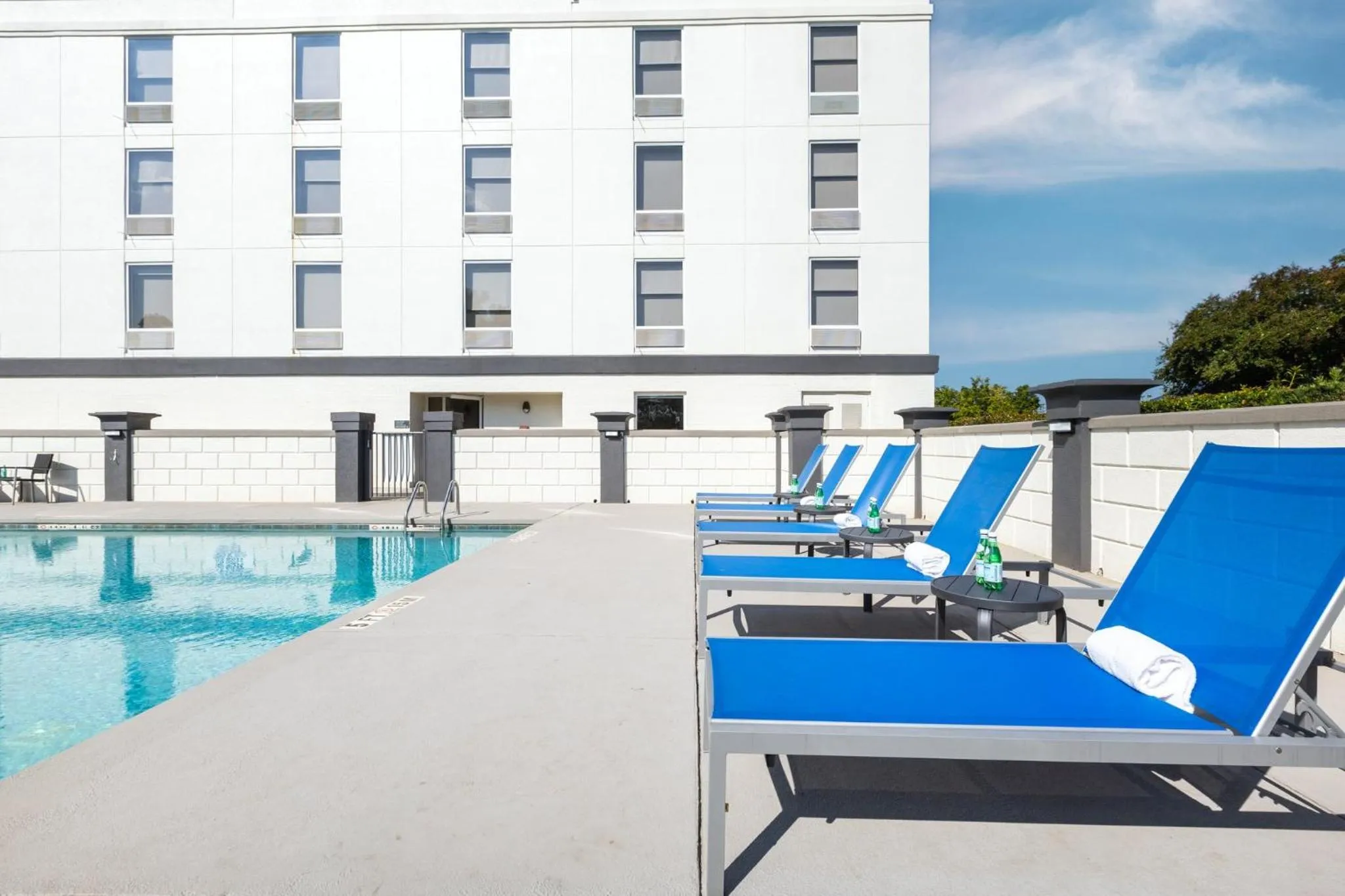 Swimming pool in Holiday Inn Anderson by IHG