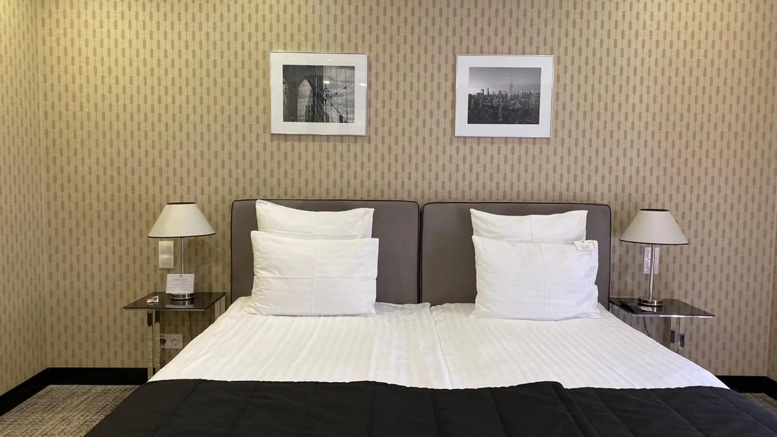 Bed in Wall Street - Maestro