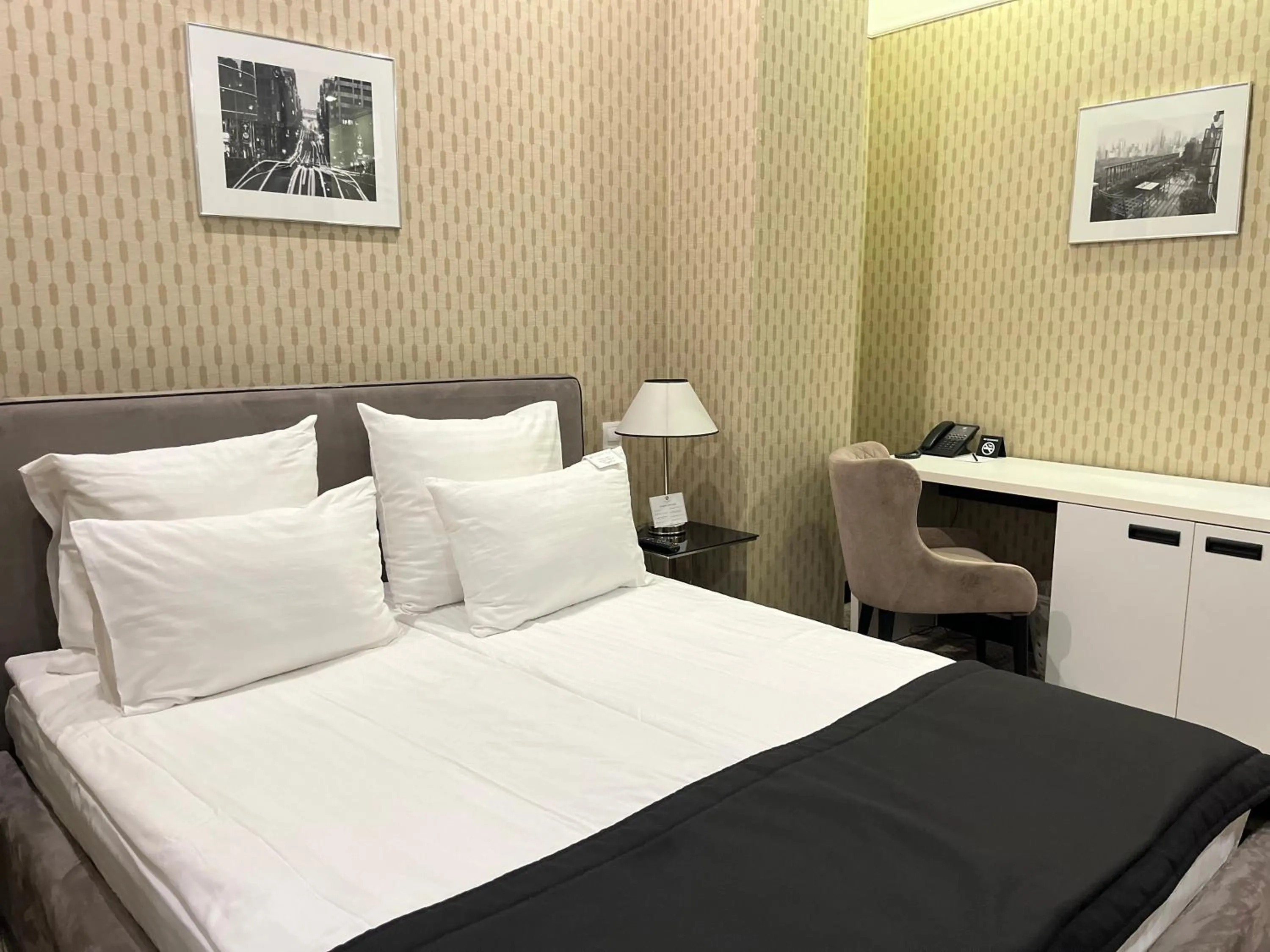 Bed in Wall Street - Maestro