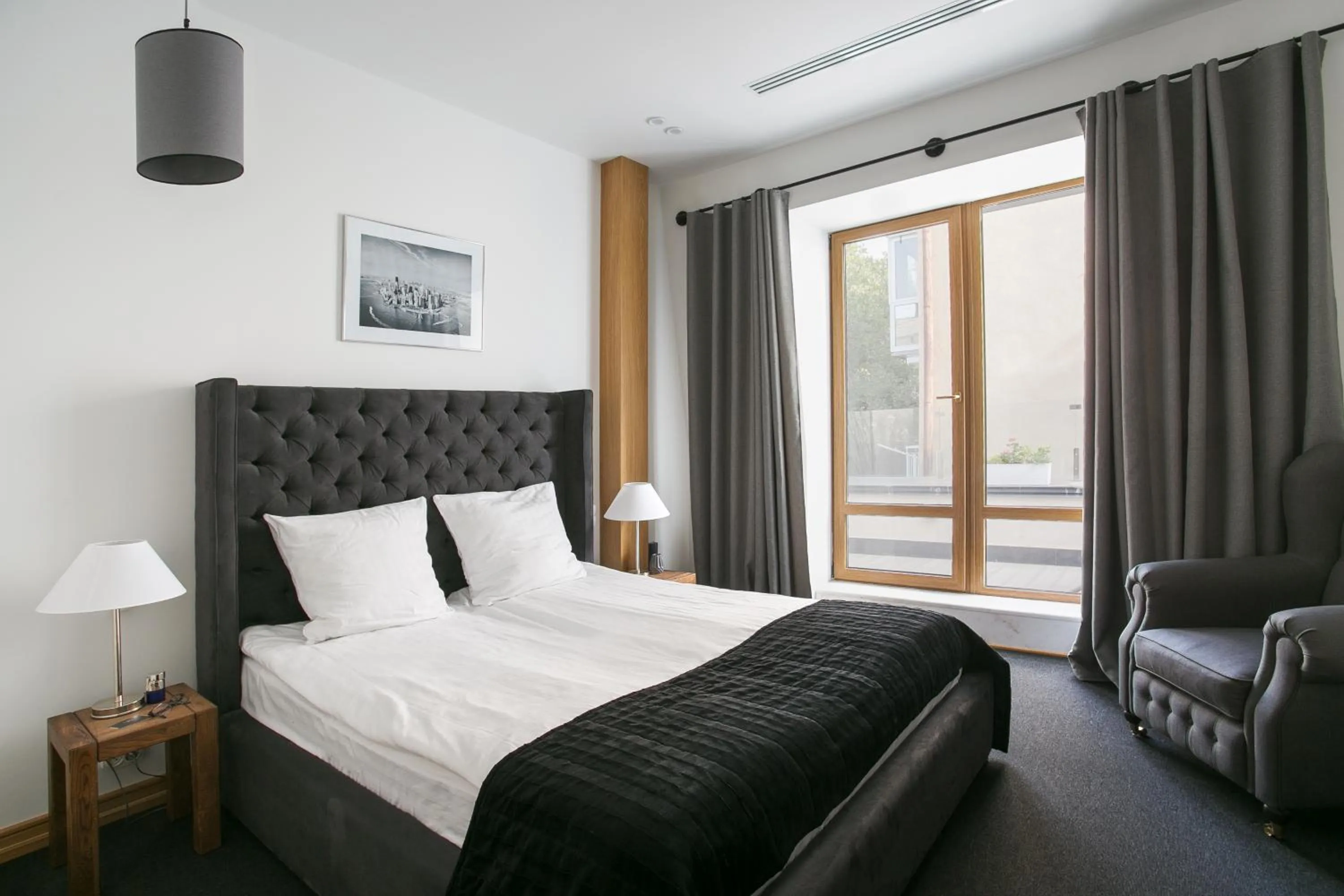 Bed in Wall Street - Maestro