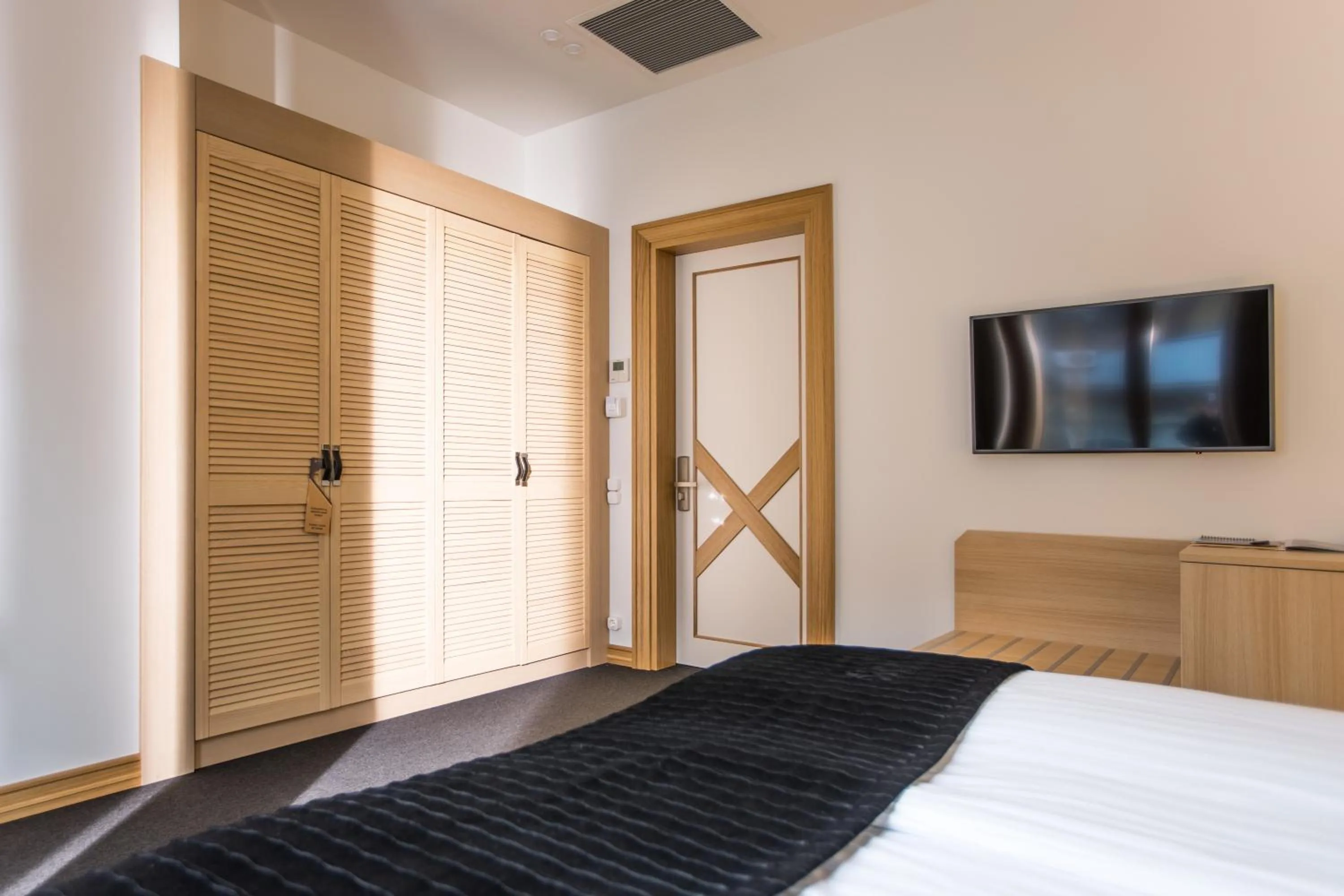 Bed in Wall Street - Maestro