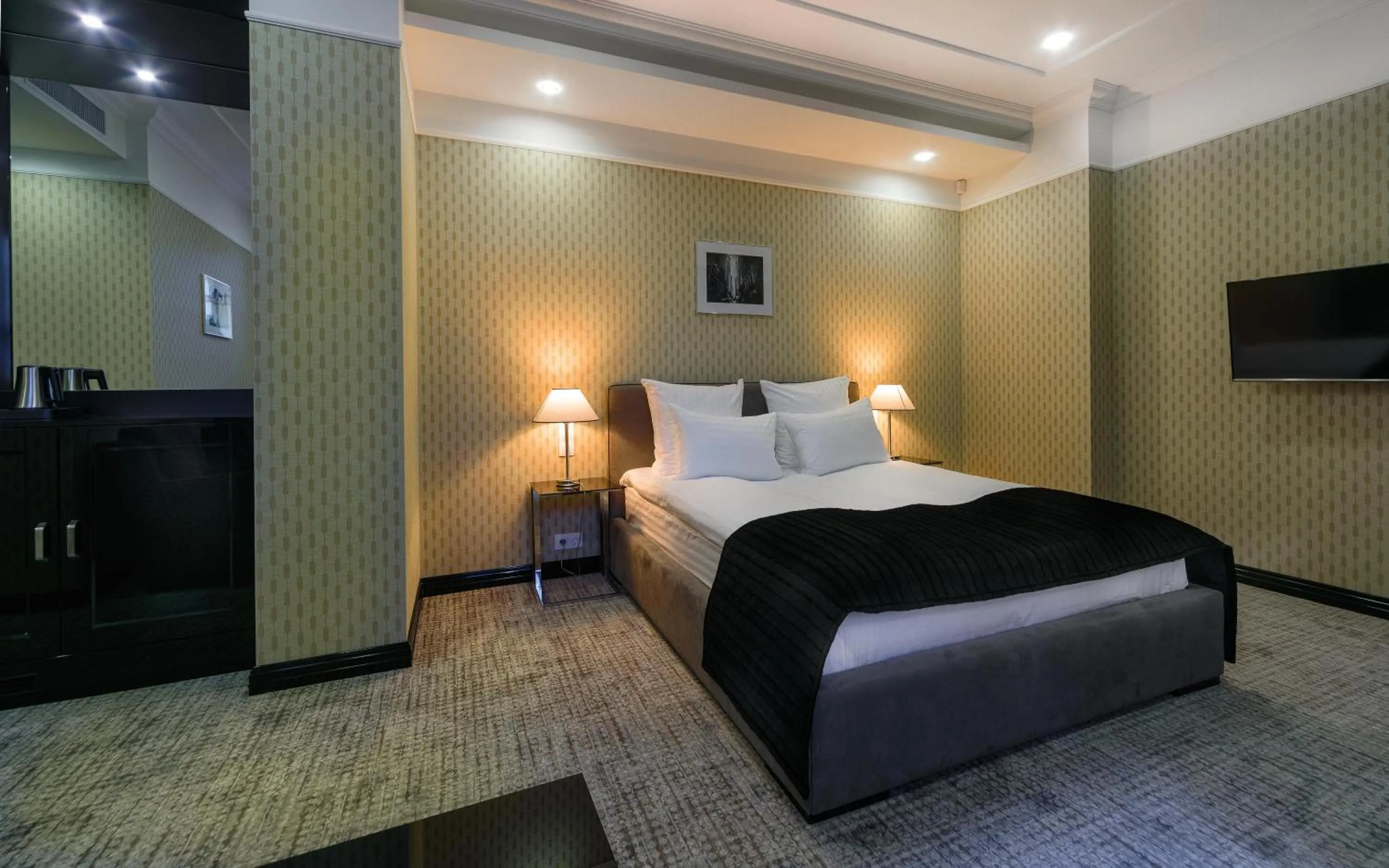 Bed in Wall Street - Maestro