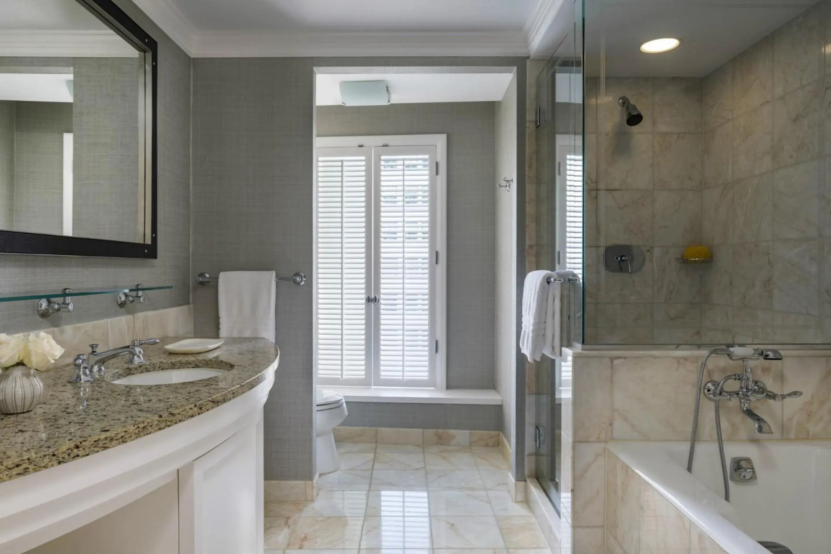 Deluxe Twin Room with View in Four Seasons Hotel San Francisco Deluxe Twin Room with View in Four Seasons Hotel San Francisco