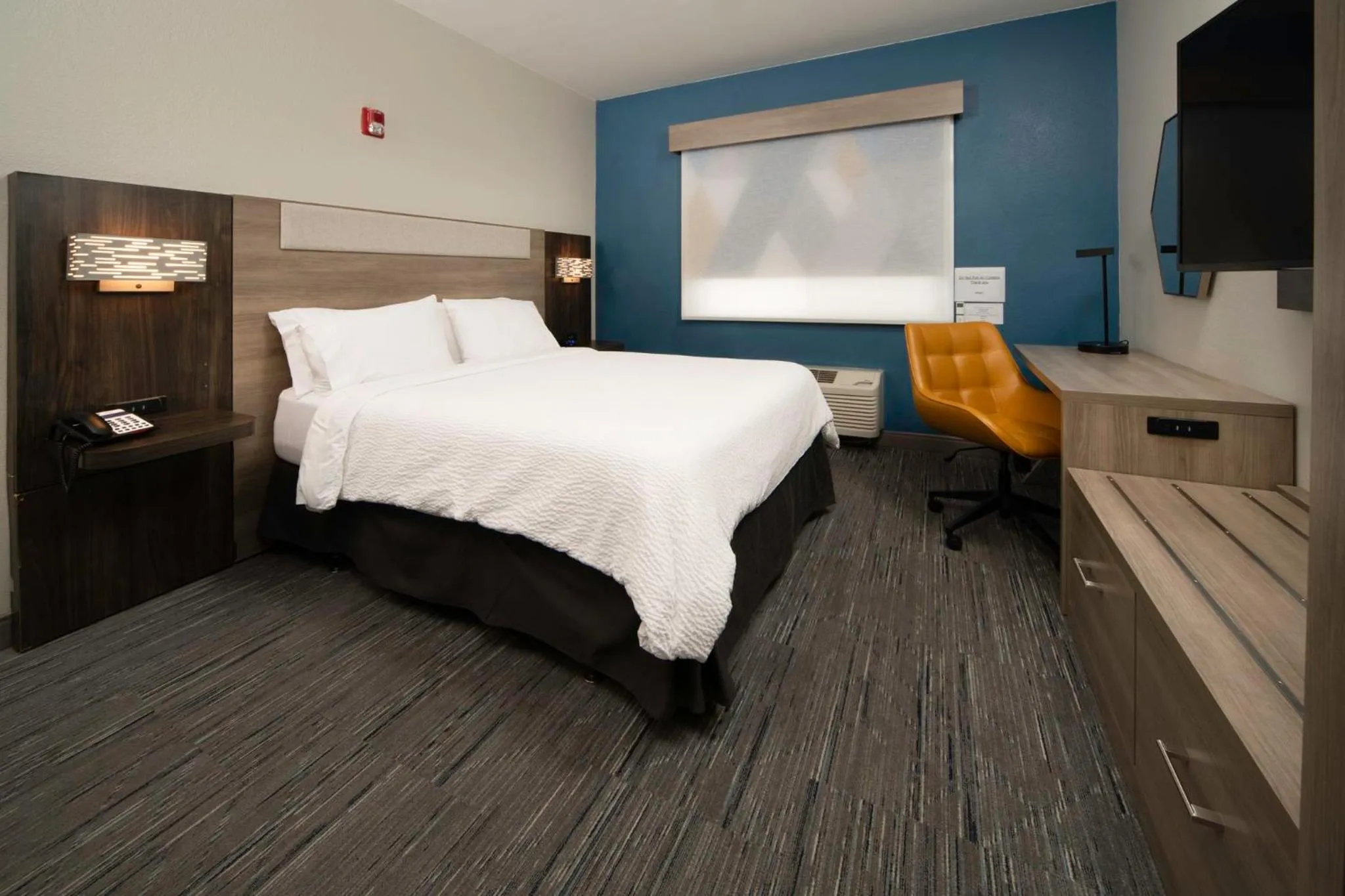 Photo of the whole room, Bed in Holiday Inn Express - Canyon by IHG
