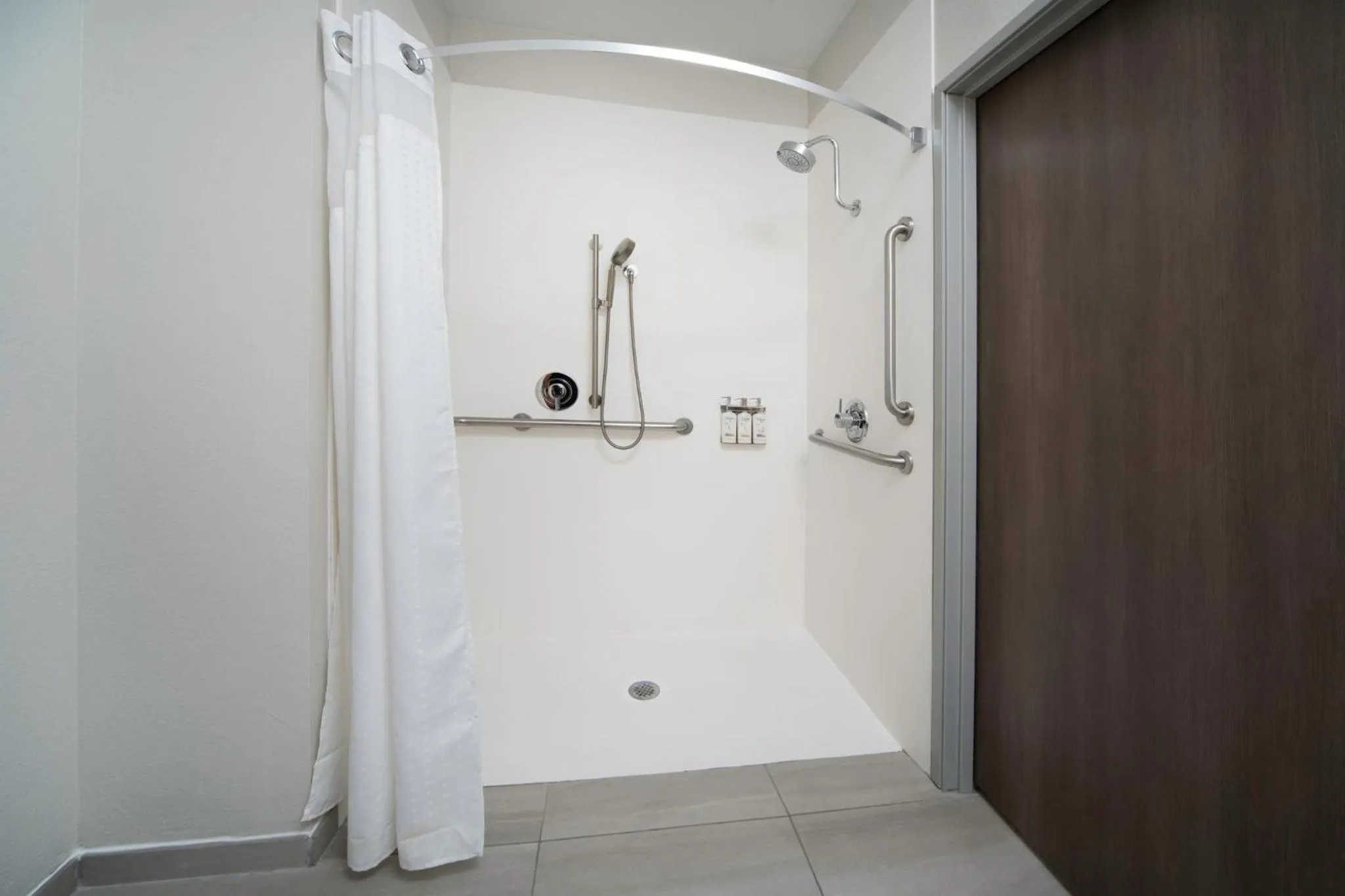 Photo of the whole room in Holiday Inn Express - Canyon by IHG