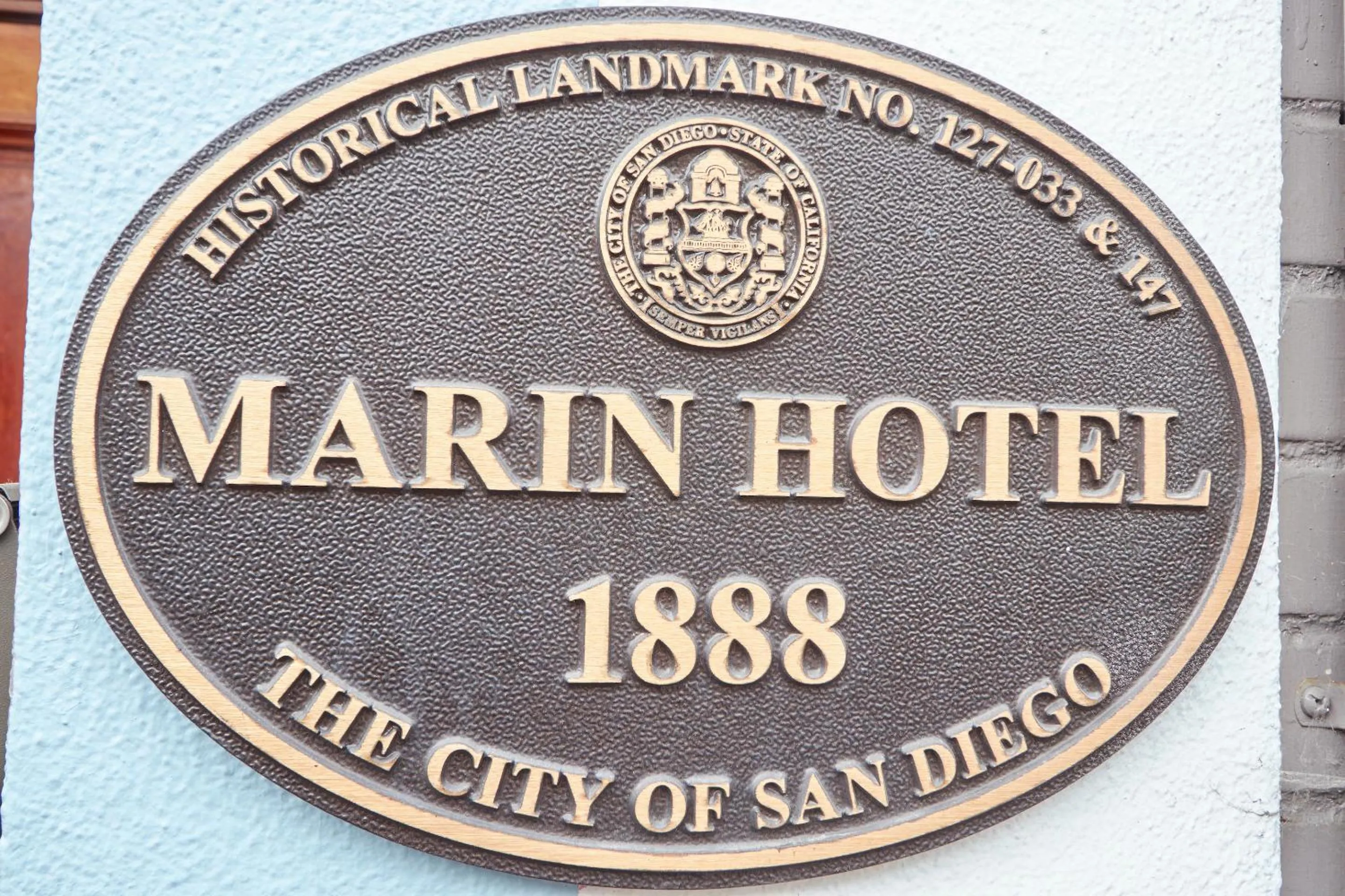 Logo/Certificate/Sign in Sonder The Marin