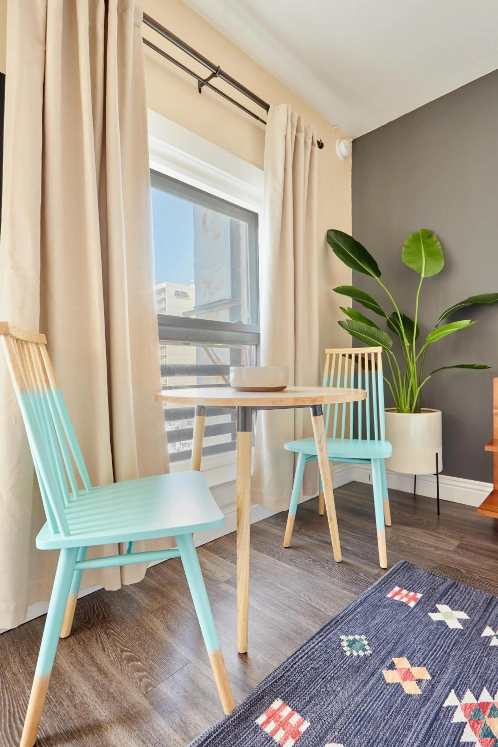 Seating area in Sonder The Marin