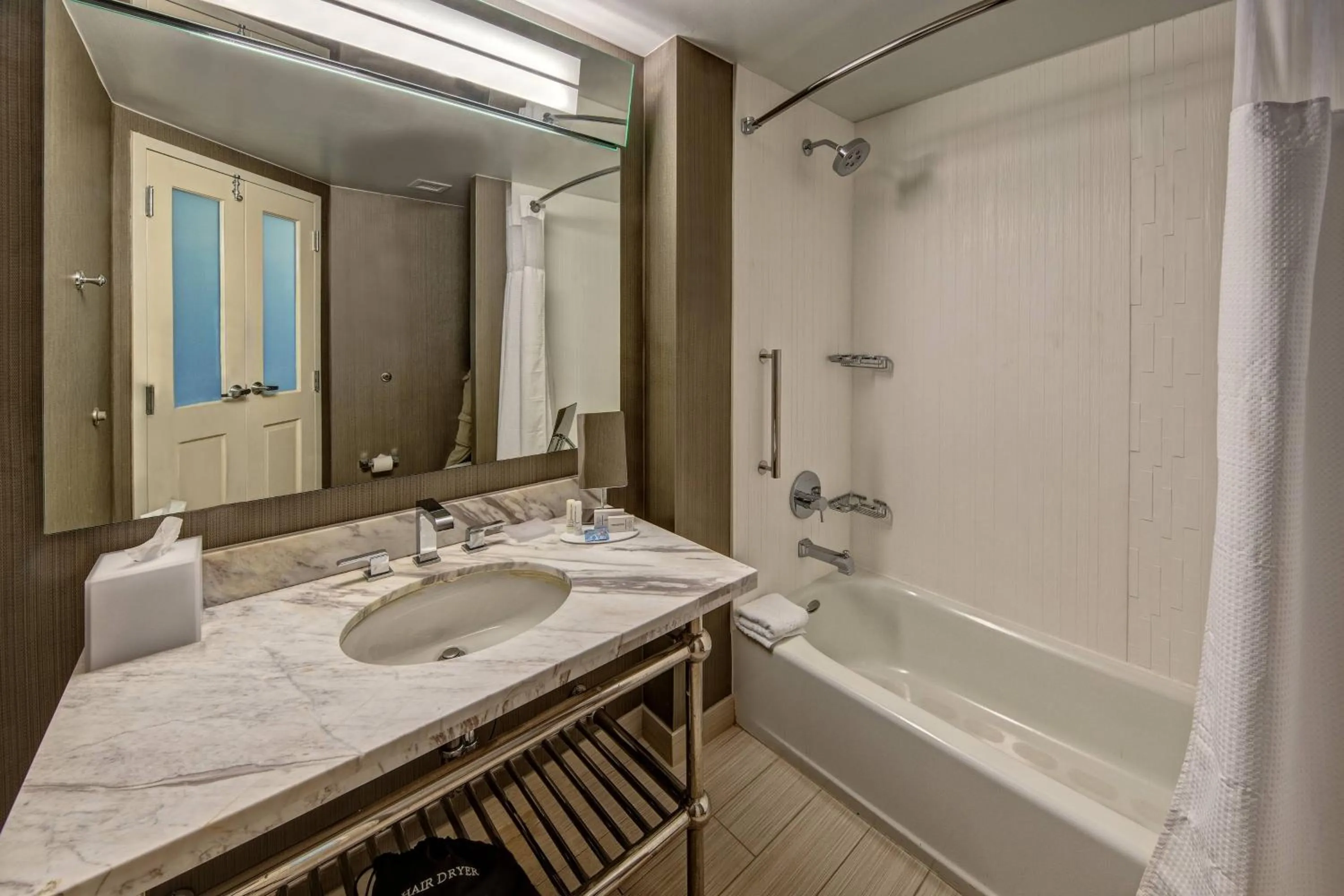 Bathroom in Courtyard by Marriott Dulles Airport Herndon