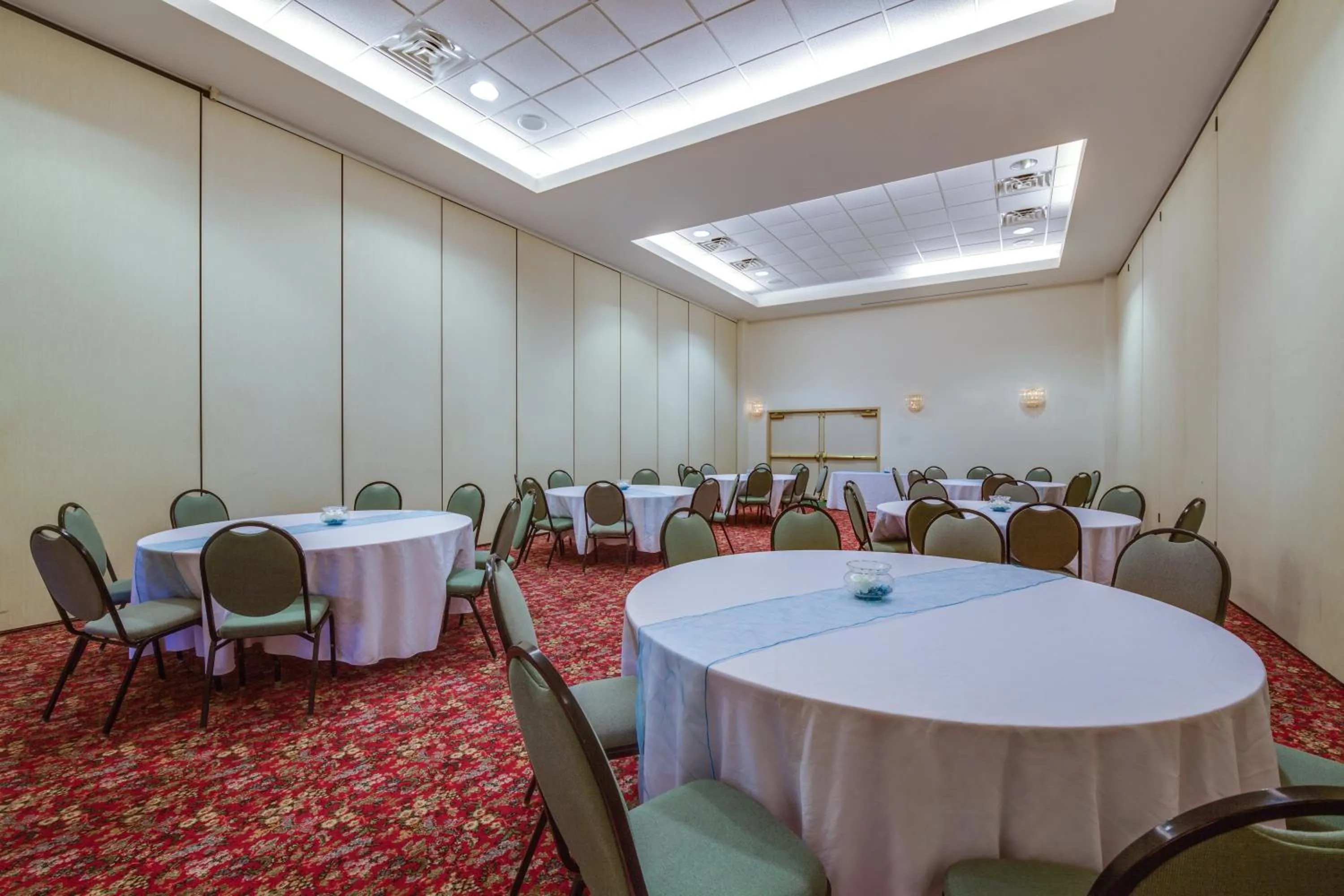 Meeting/conference room in Holiday Inn Express Hotel & Suites Greensboro-East by IHG