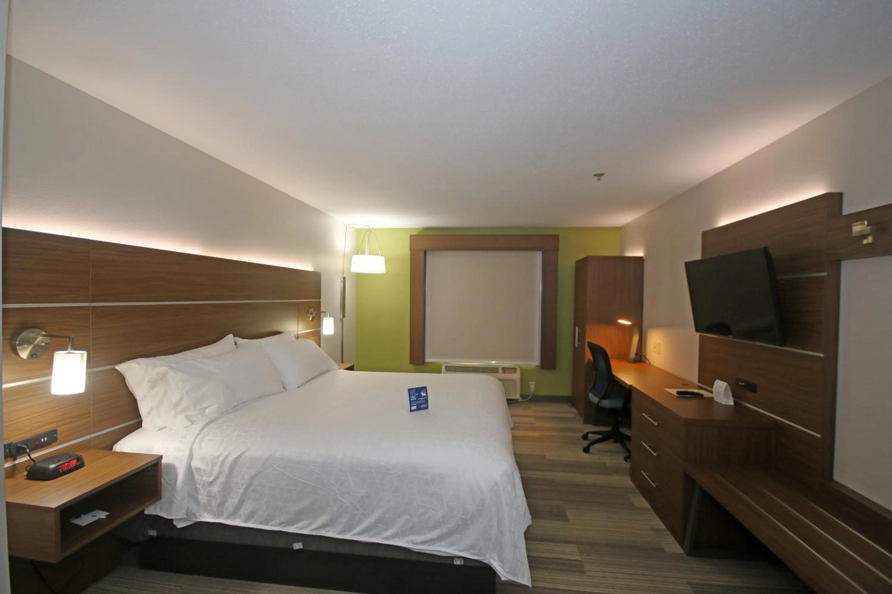 Photo of the whole room, Bed in Holiday Inn Express Hotel & Suites Greensboro-East by IHG