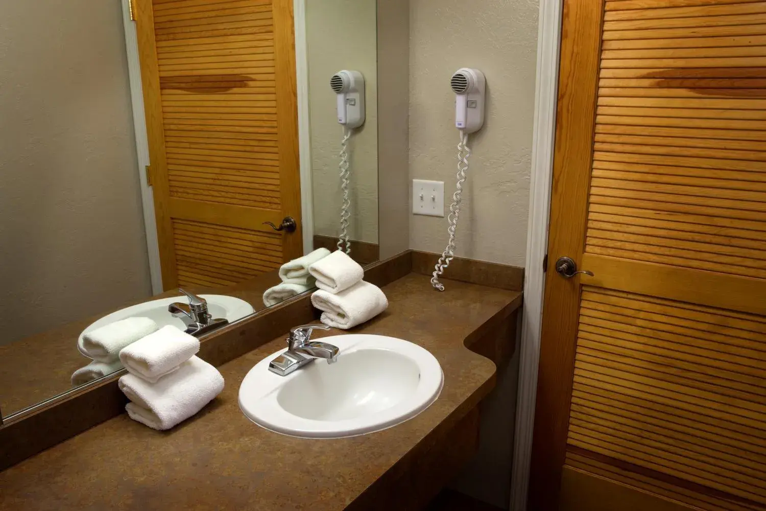 Queen Room with Two Queen Beds in Hotel California Queen Room with Two Queen Beds in Hotel California