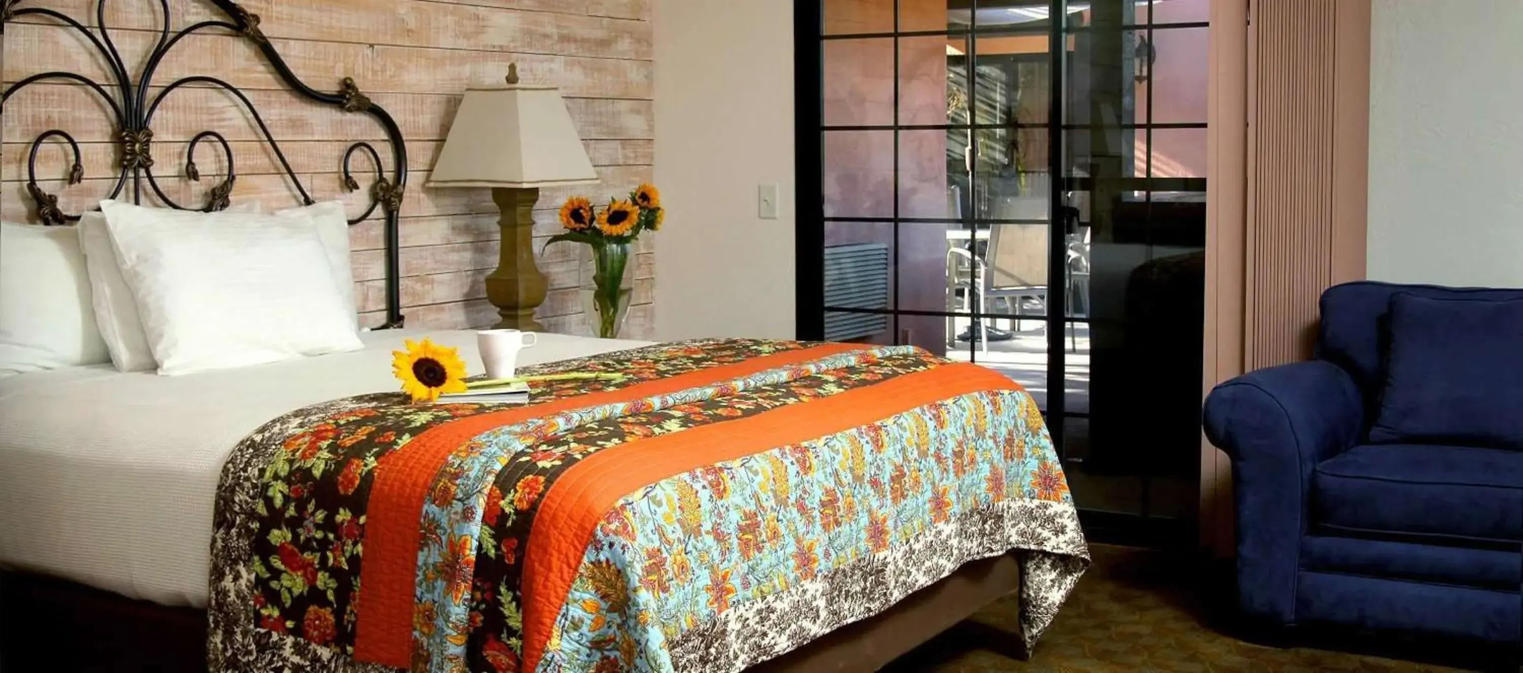 Deluxe King Room in Hotel California Deluxe King Room in Hotel California