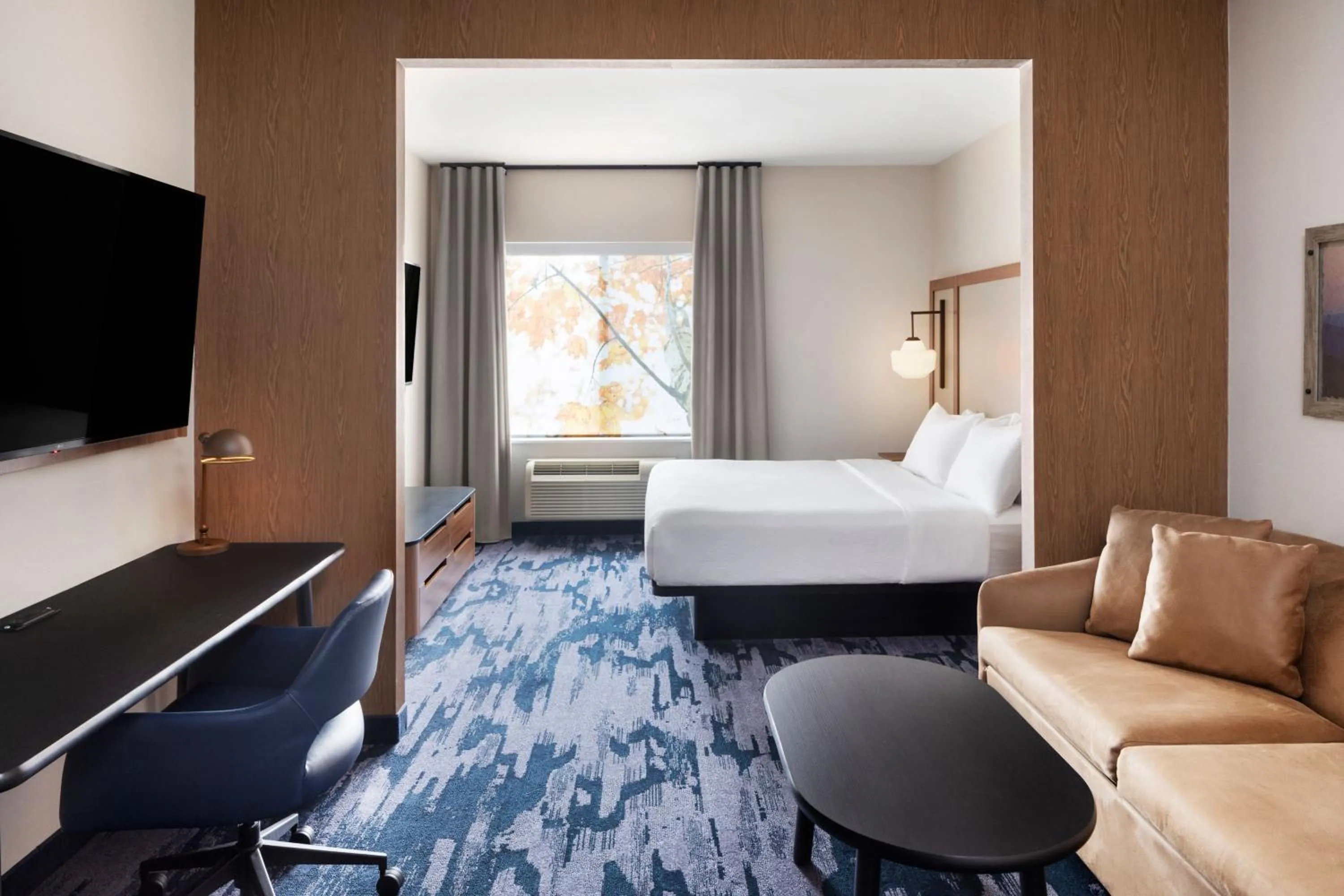 Photo of the whole room, Bed in Fairfield Inn & Suites by Marriott West Kelowna