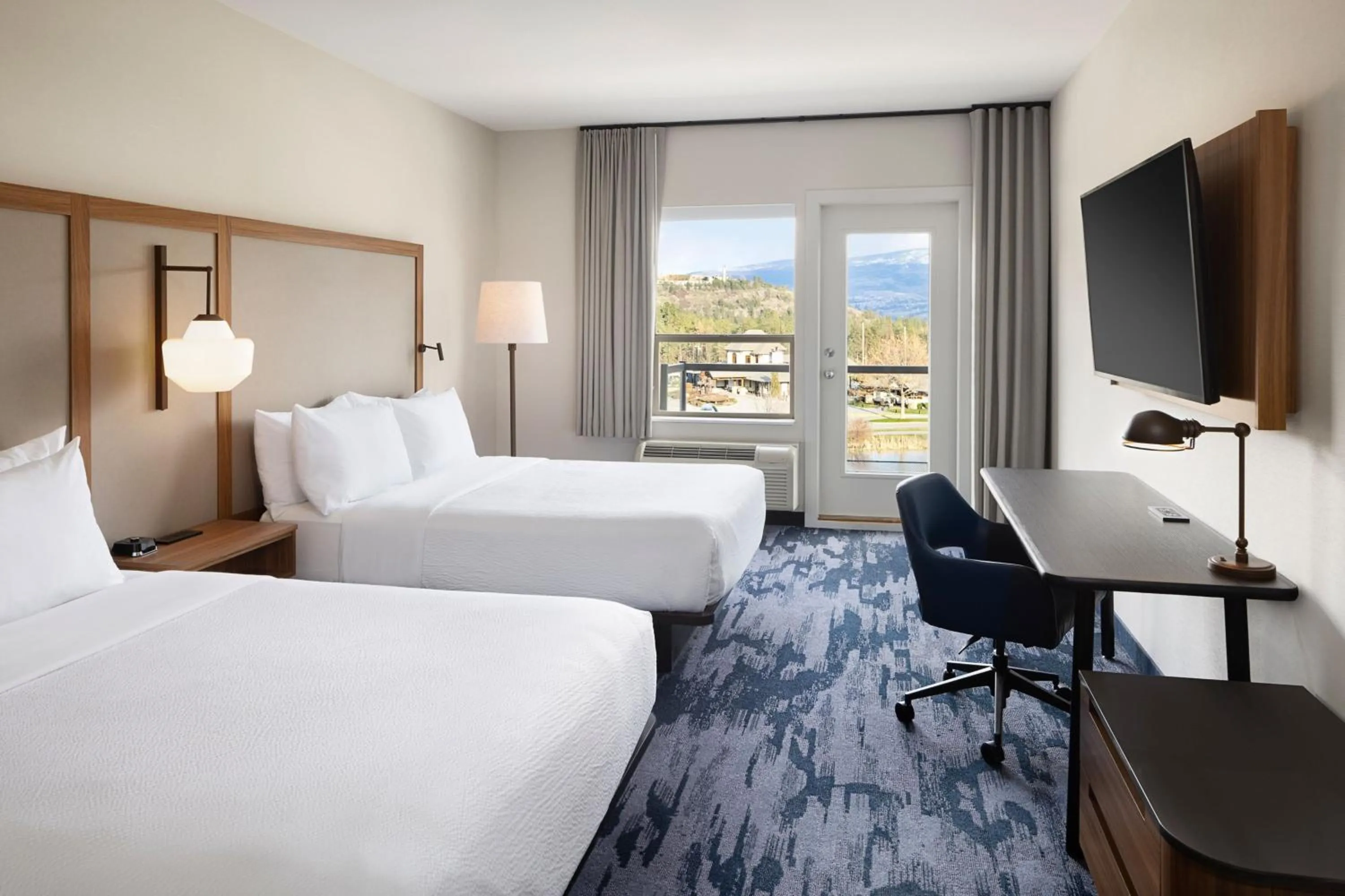 Photo of the whole room, Bed in Fairfield Inn & Suites by Marriott West Kelowna