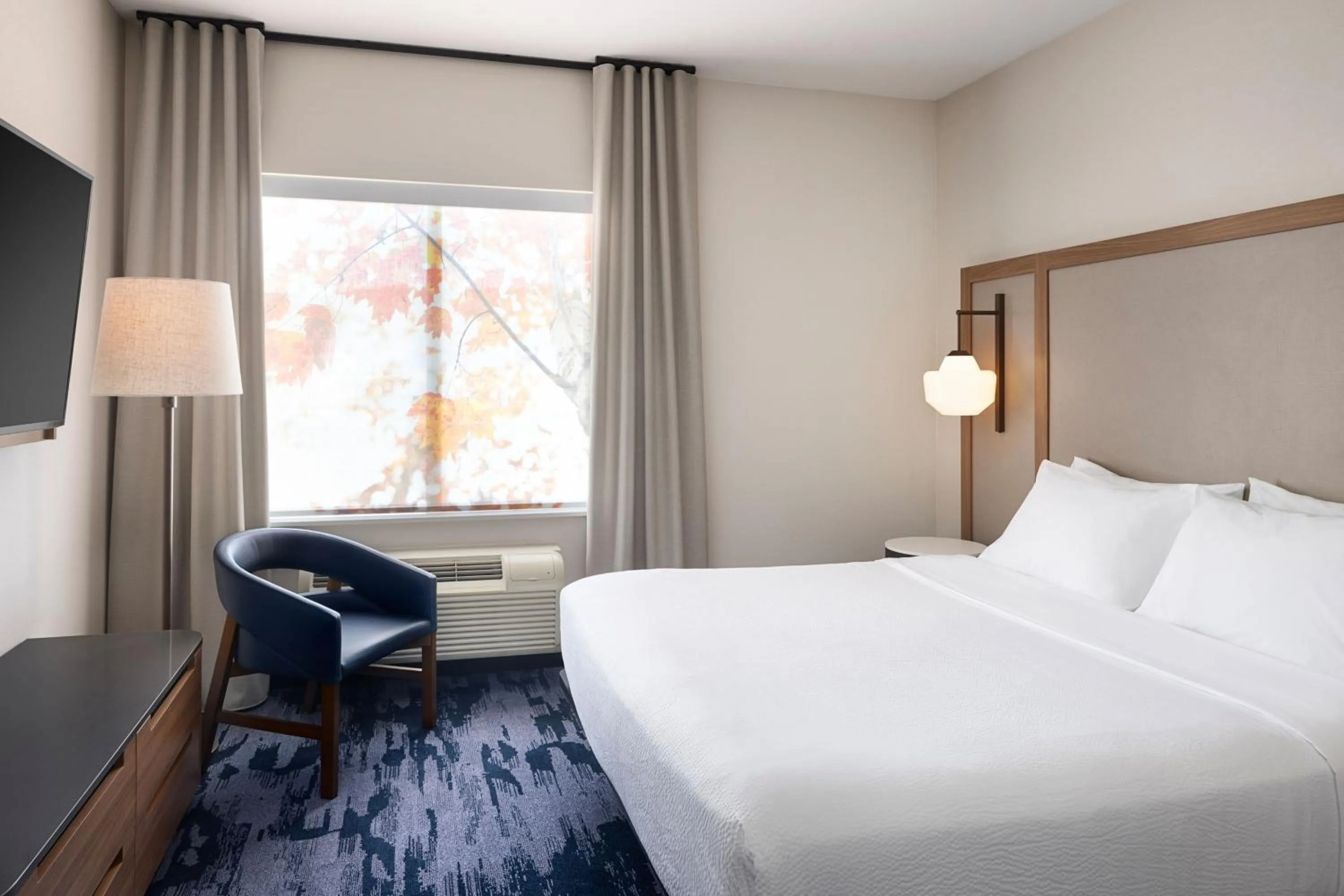 Bedroom, Bed in Fairfield Inn & Suites by Marriott West Kelowna