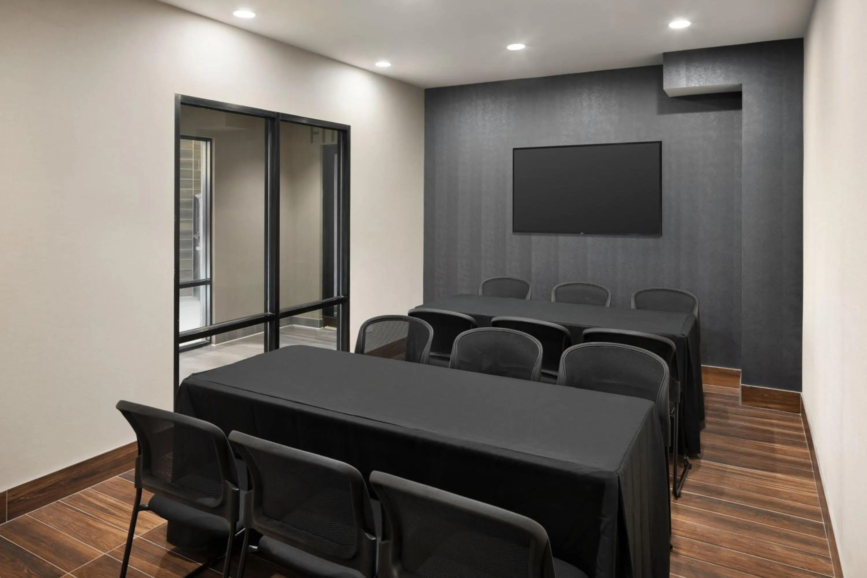 Meeting/conference room in Fairfield Inn & Suites by Marriott West Kelowna