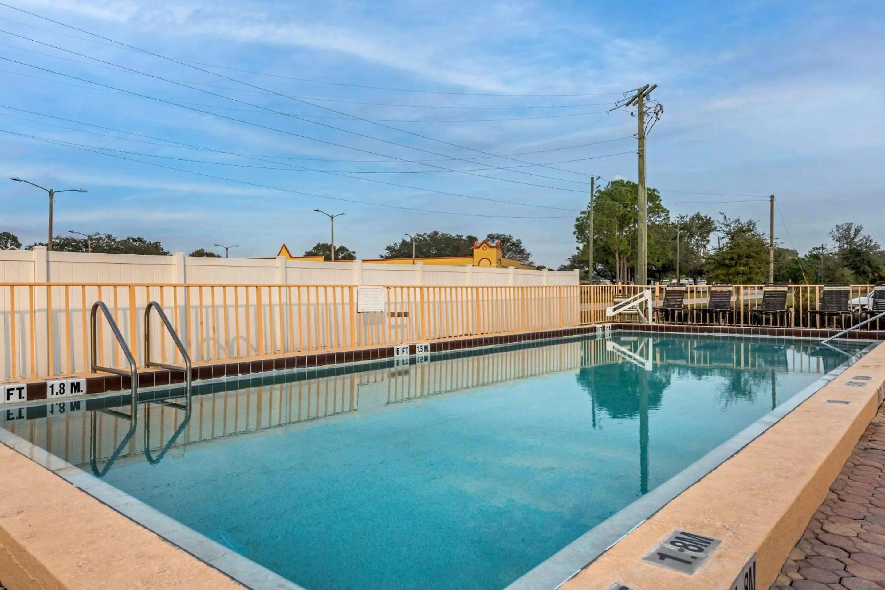 On site in Econo Lodge Inn & Suites Maingate Central