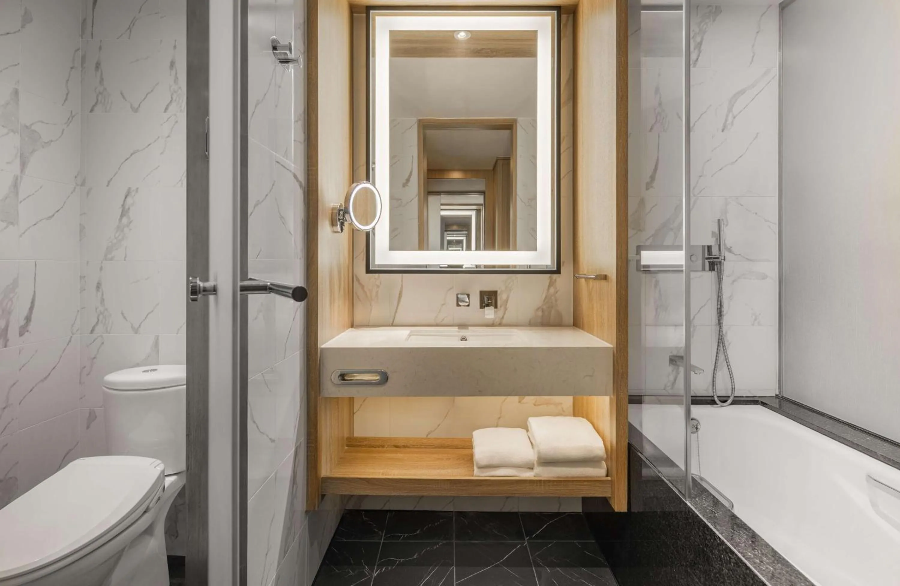 Bathroom in Hyatt Regency Taoyuan International Airport