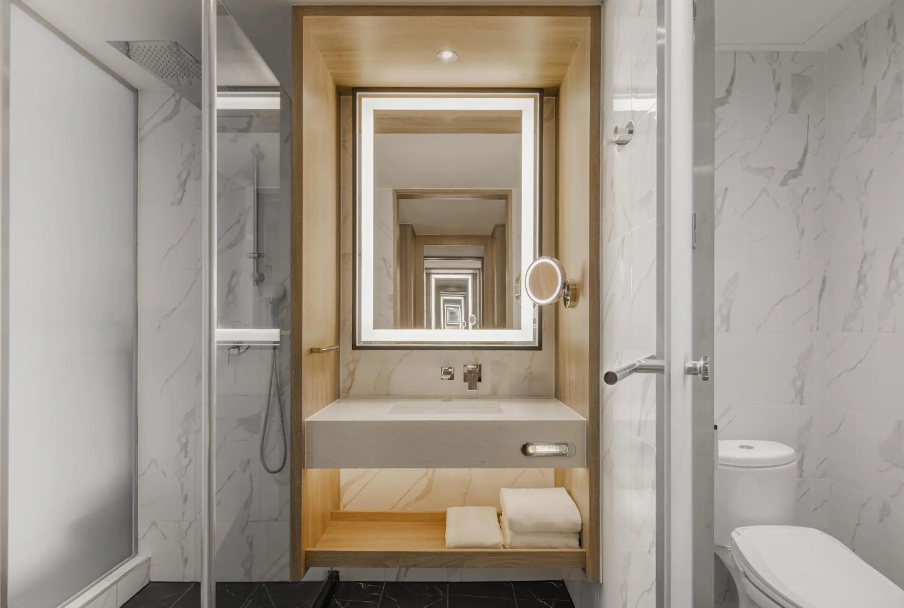 King Suite with Sofa Bed in Novotel Taipei Taoyuan International Airport King Suite with Sofa Bed in Novotel Taipei Taoyuan International Airport