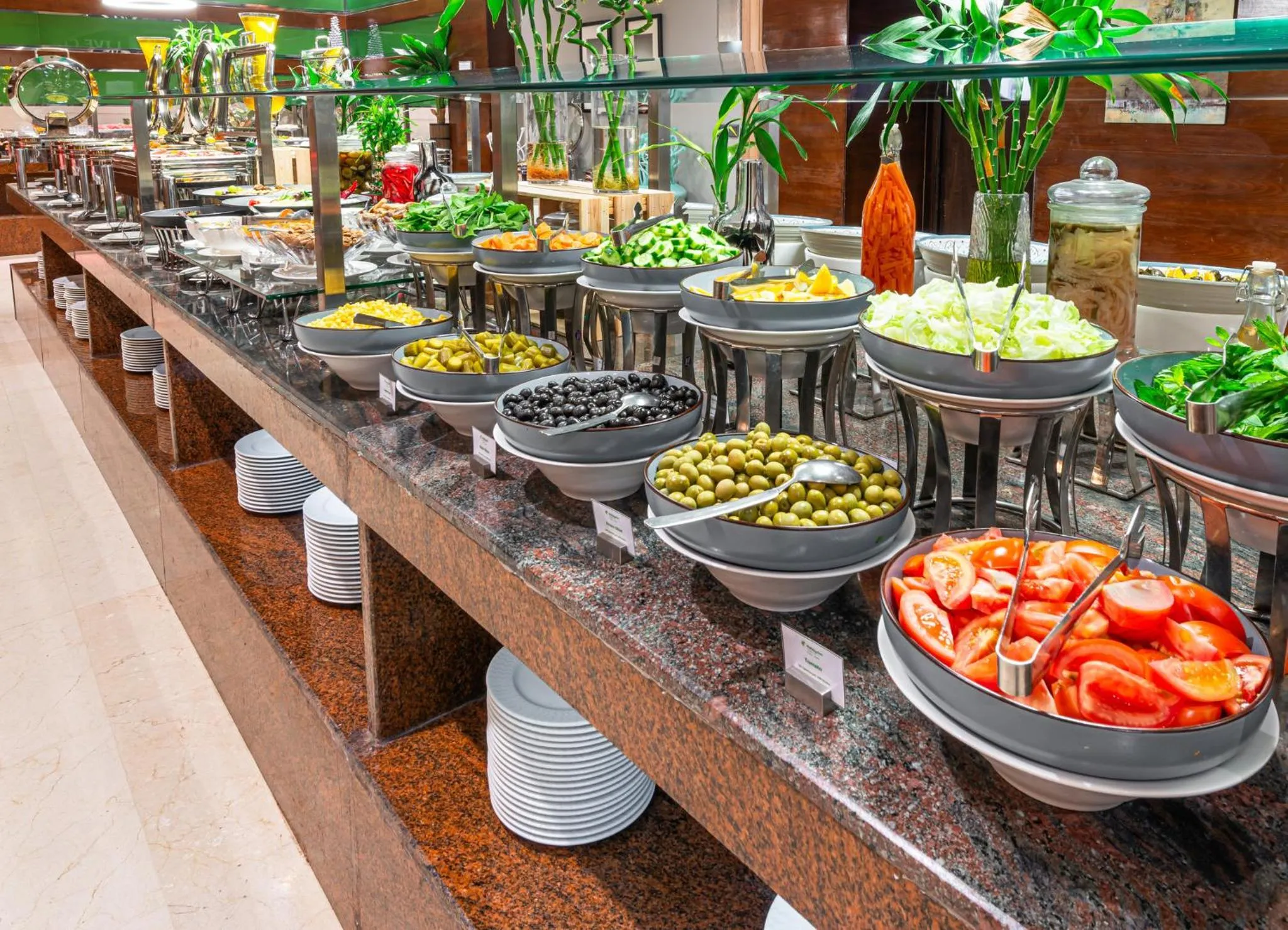 Restaurant/places to eat in Holiday Inn Riyadh Al Qasr by IHG