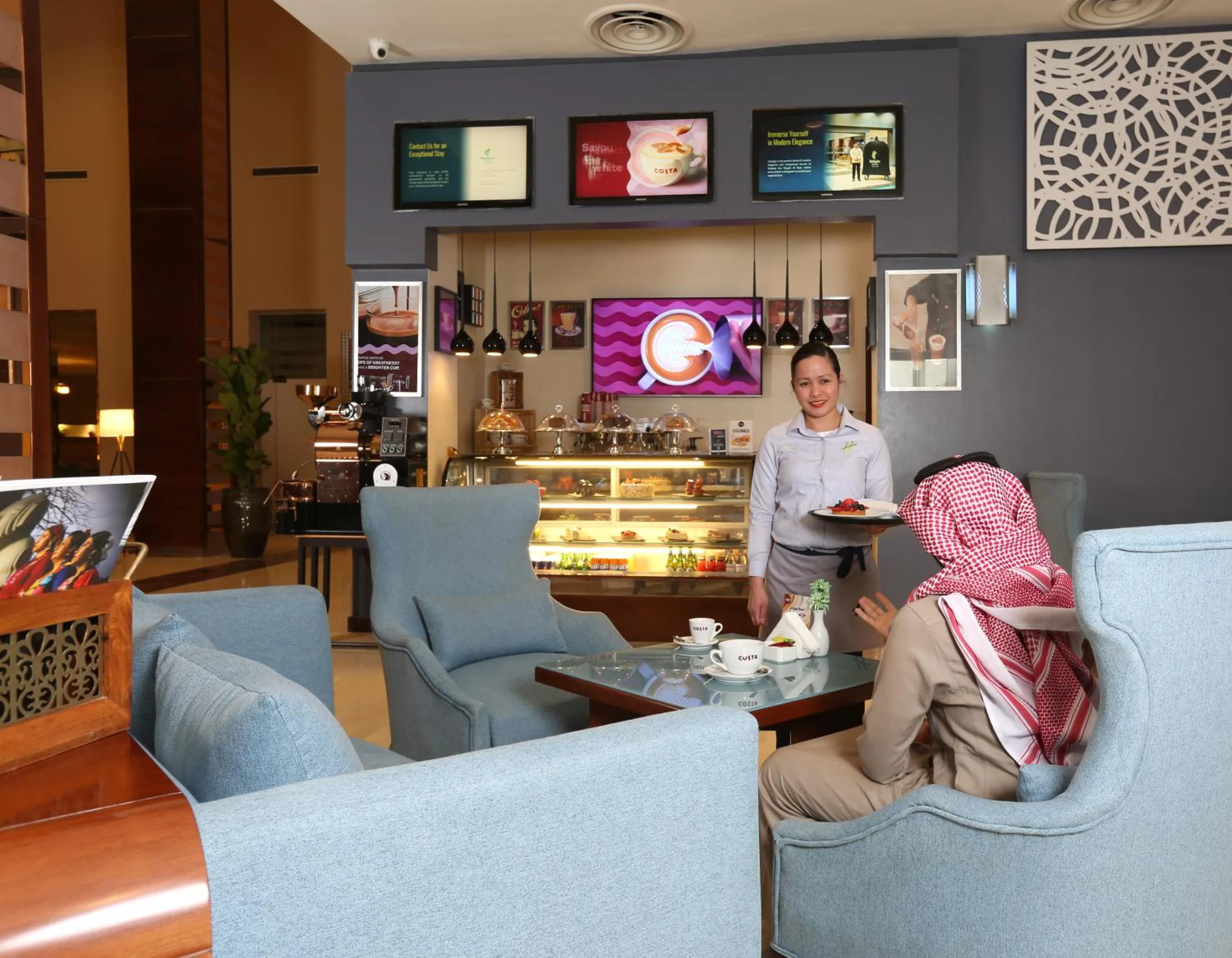 Lounge or bar in Holiday Inn Riyadh Al Qasr by IHG