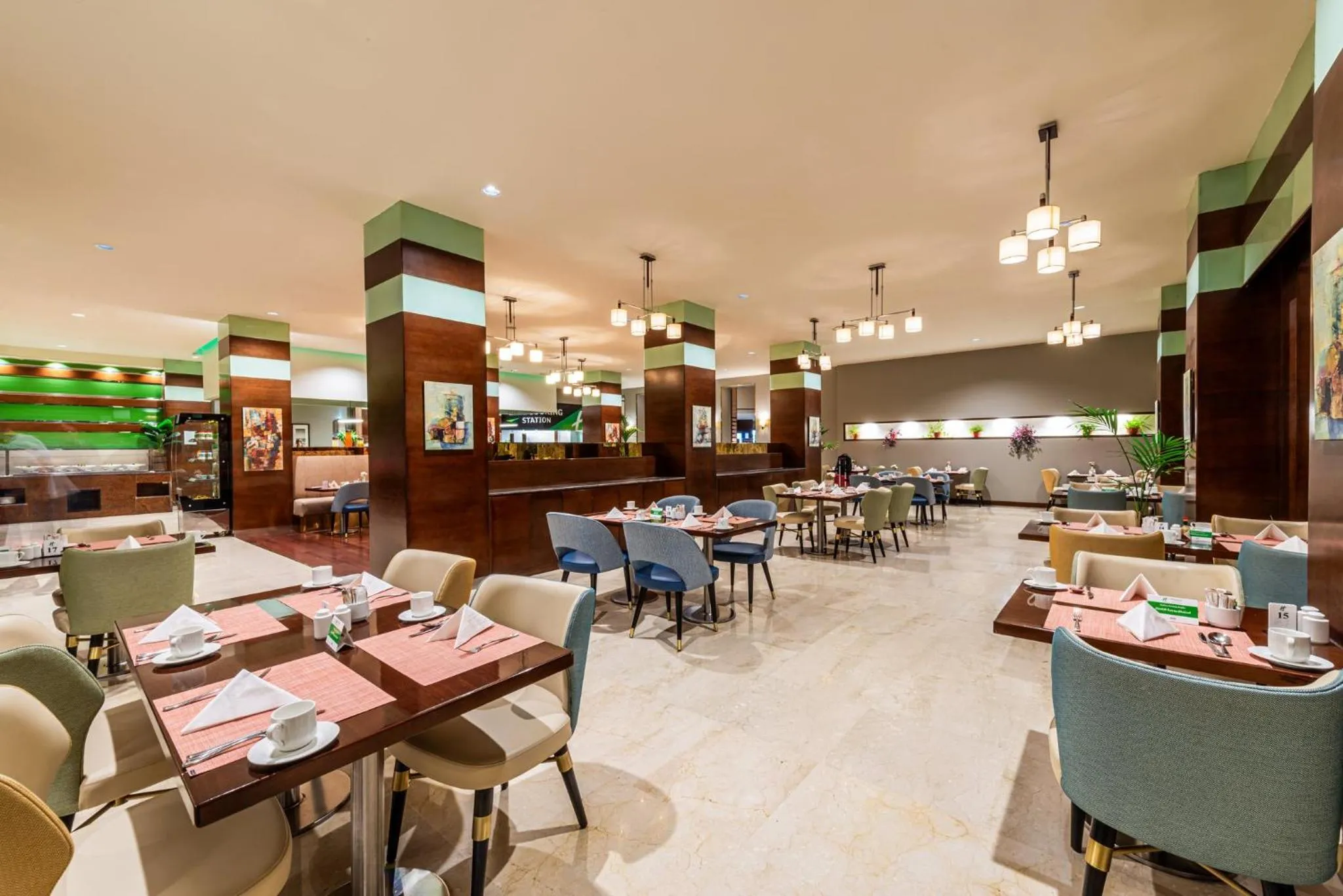 Restaurant/places to eat in Holiday Inn Riyadh Al Qasr by IHG