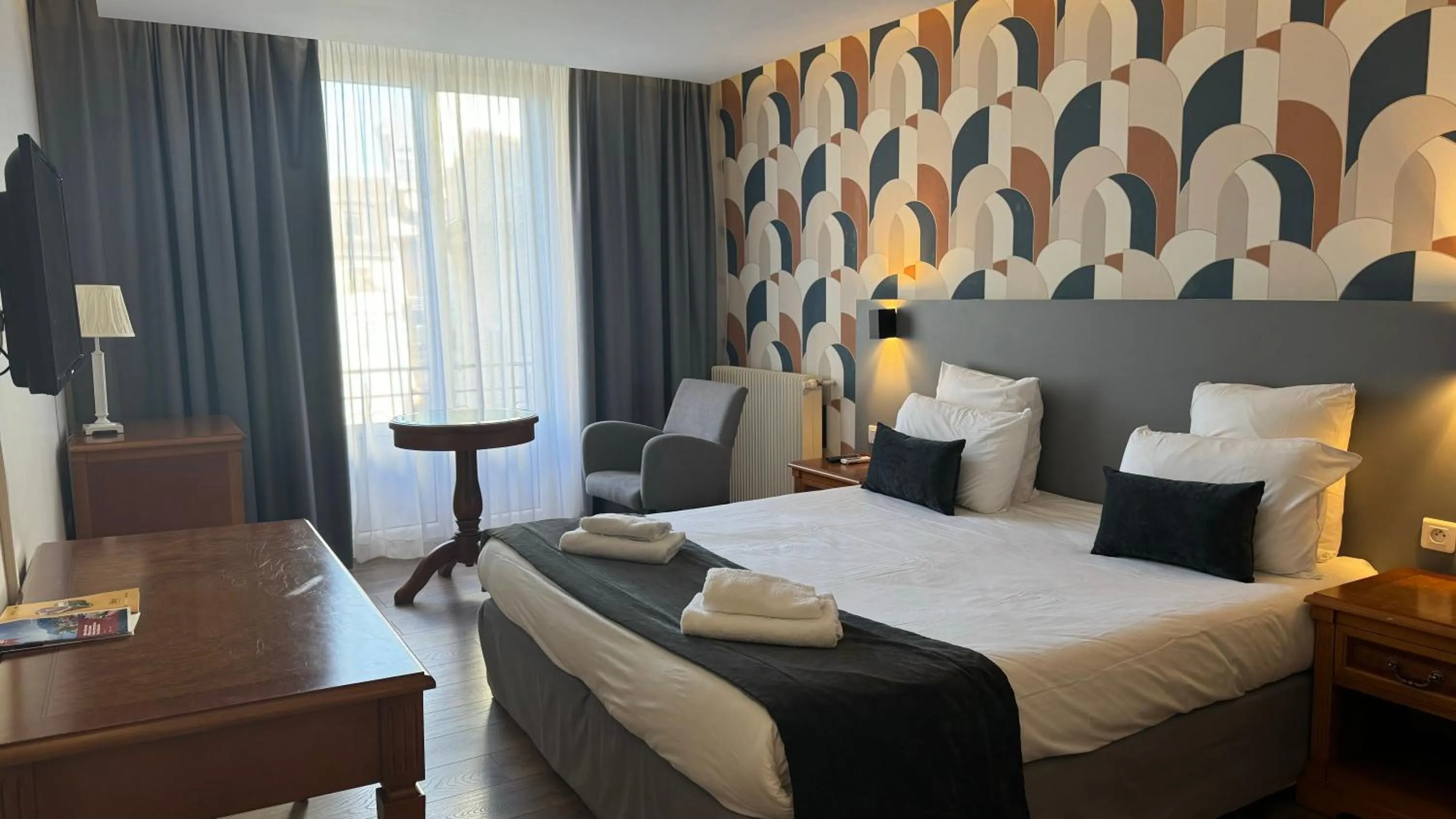 Bed in Hotel Le Bourgogne