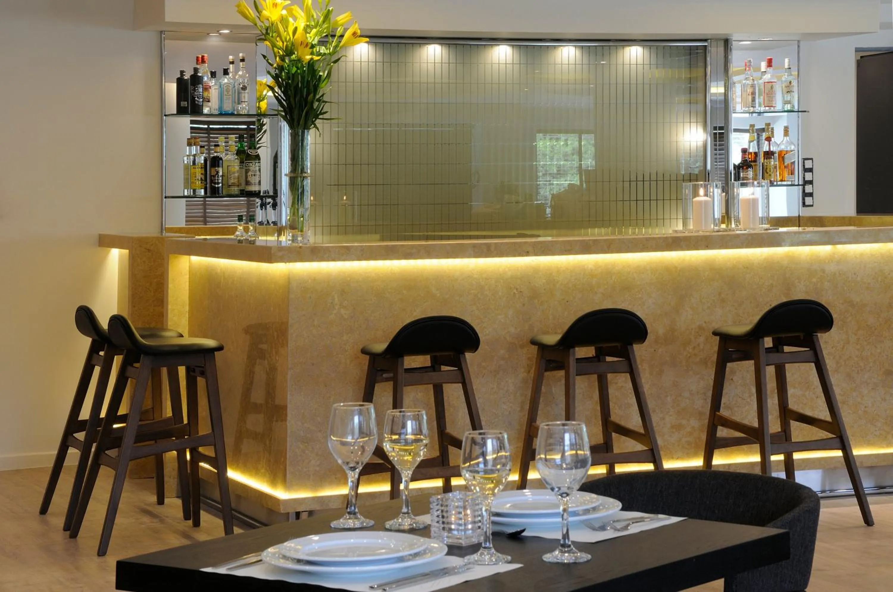 Restaurant/places to eat in Athens Avenue Hotel