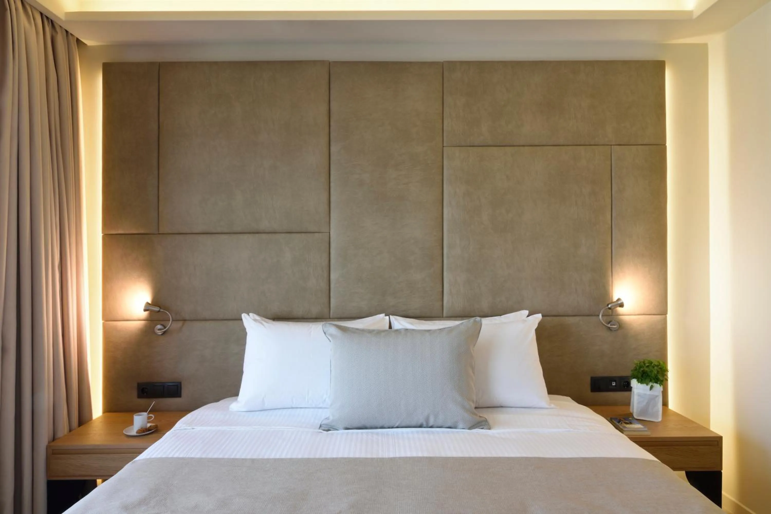 Bedroom, Bed in Athens Avenue Hotel