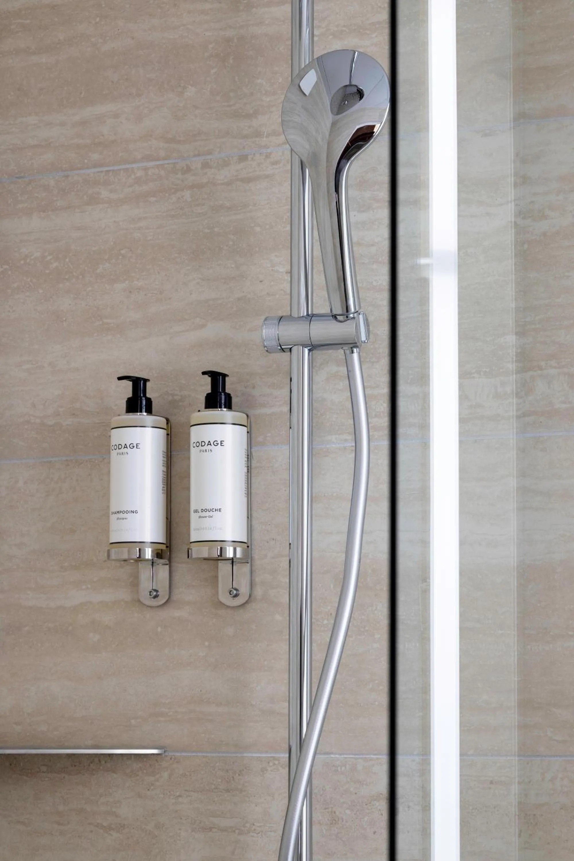 Shower in Le Relais Madeleine