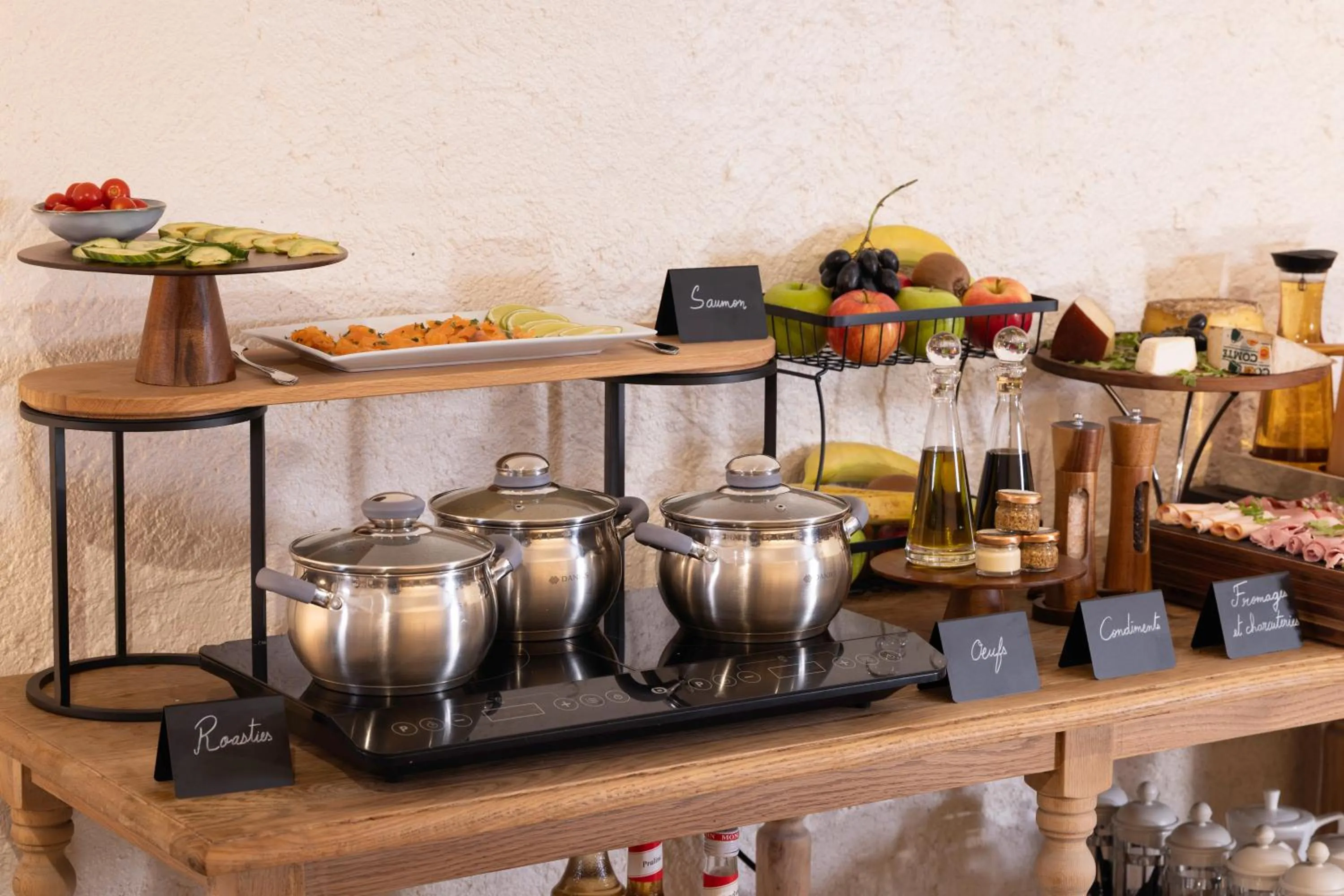 Food and drinks in Le Relais Madeleine